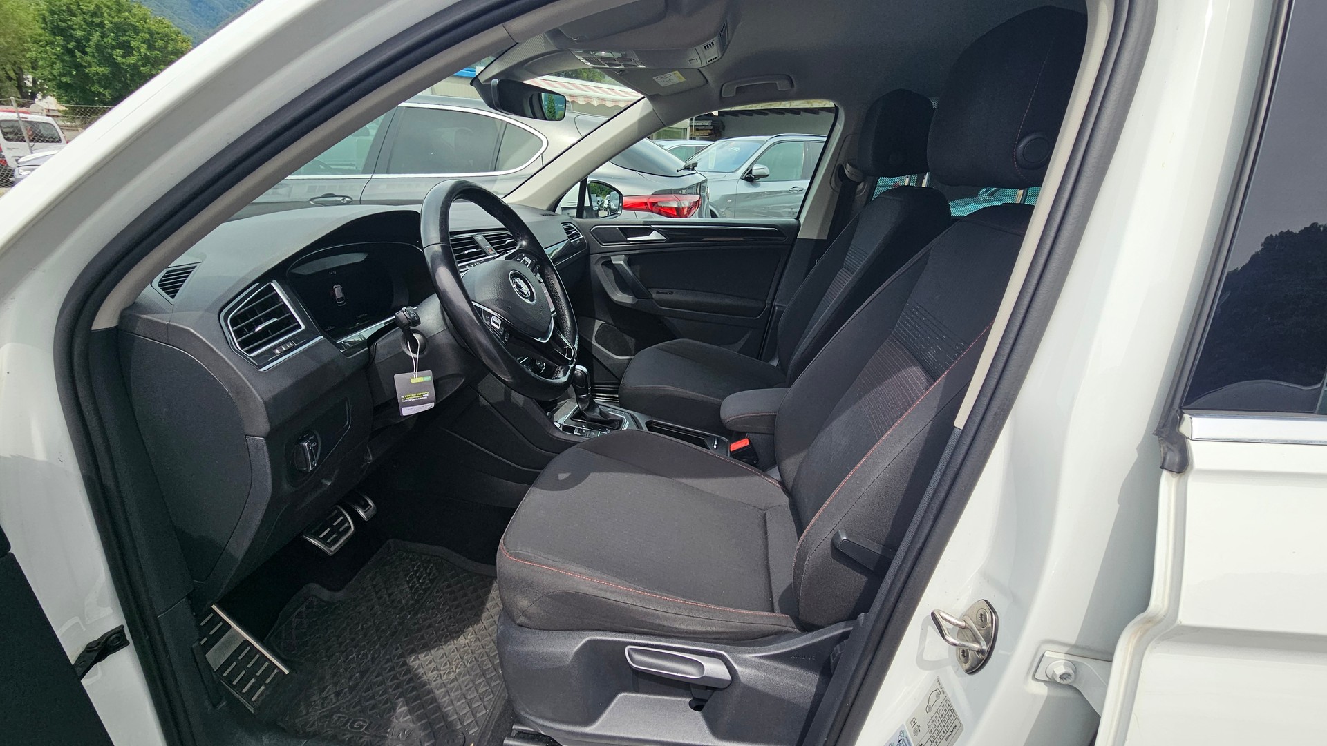VW Tiguan 2.0 TDI SCR Sound 4Motion DSG-image-5