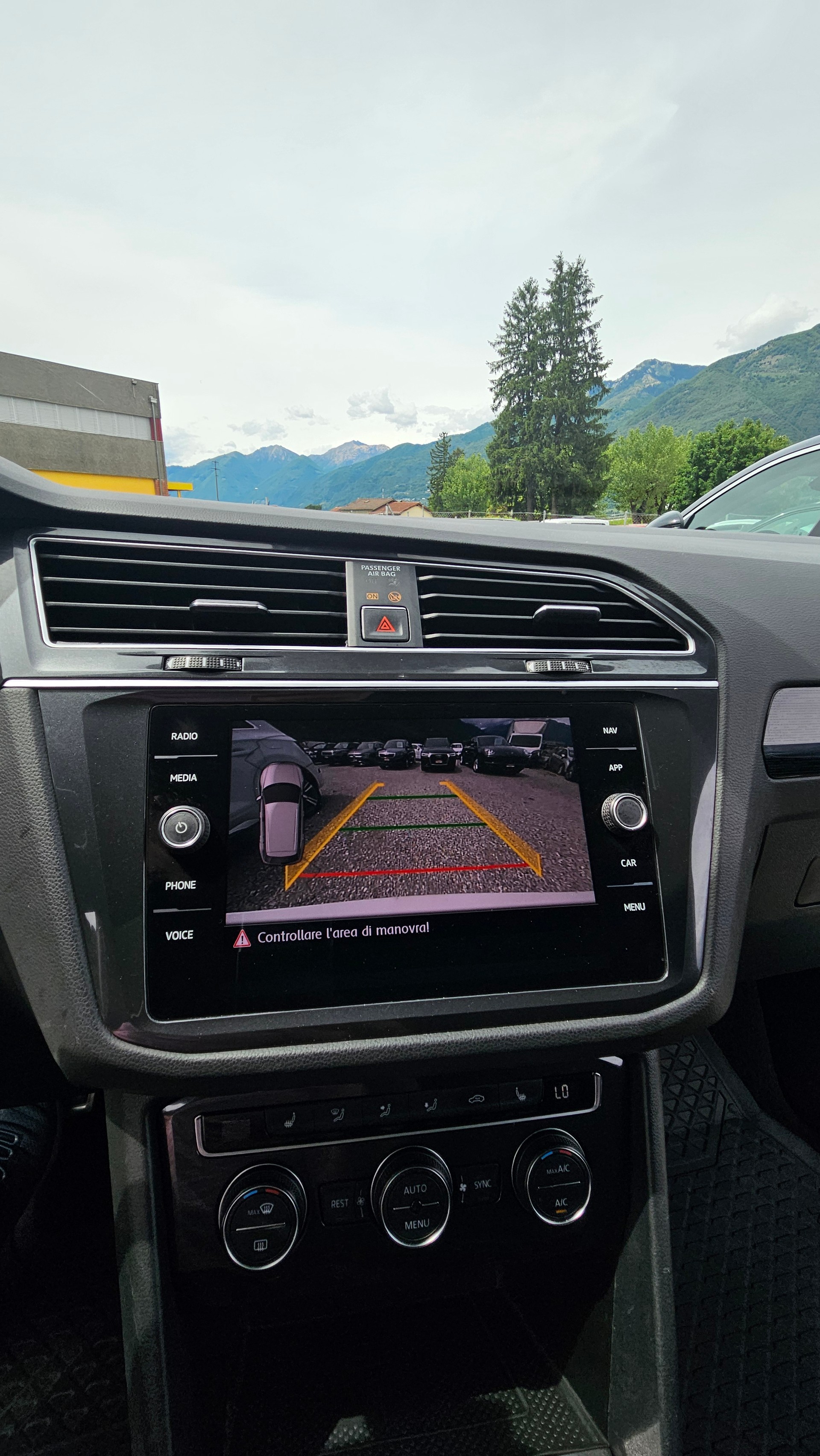 VW Tiguan 2.0 TDI SCR Sound 4Motion DSG-image-10