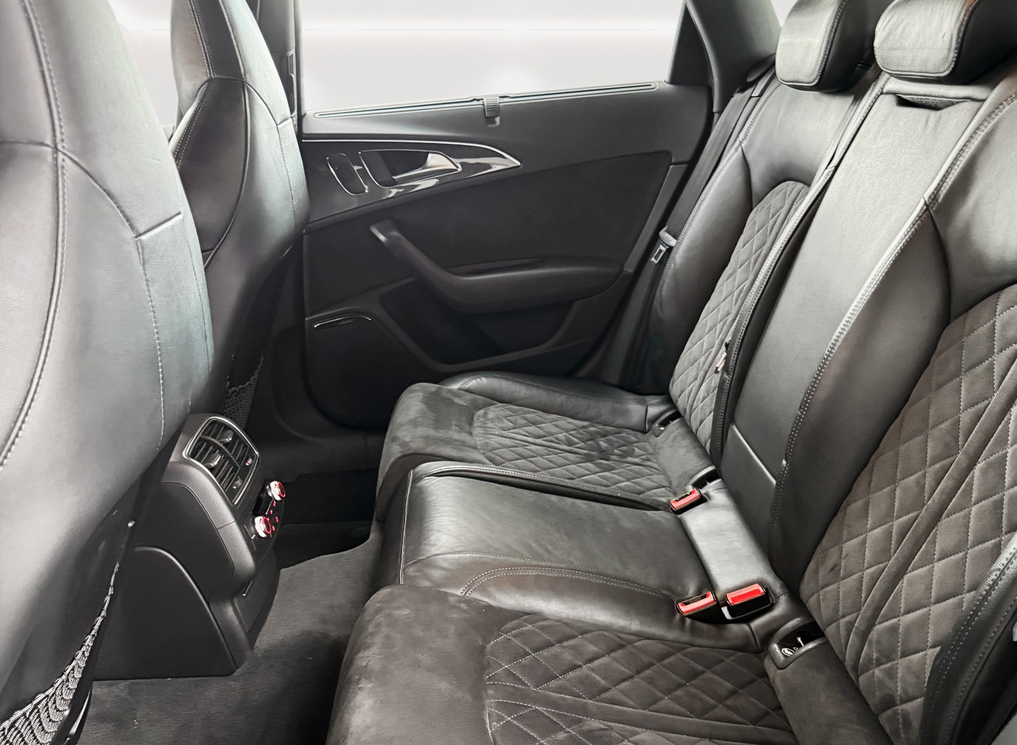 AUDI S6 Avant 4.0 TFSI V8 quattro S-tronic inkl. Garantie-image-8