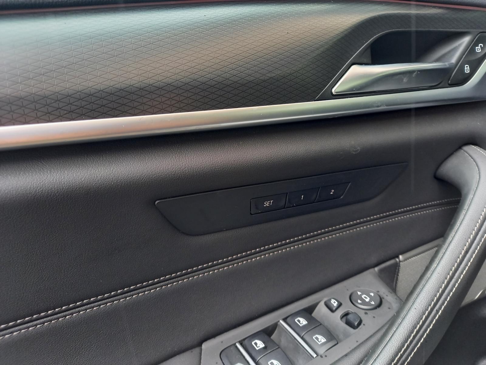 BMW 520d xDrive 48V Touring M Sport Steptronic-image-13