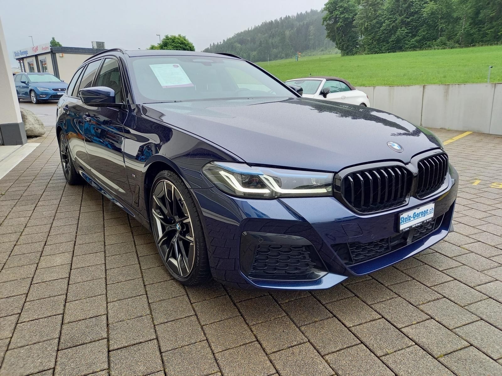 BMW 520d xDrive 48V Touring M Sport Steptronic-image-3