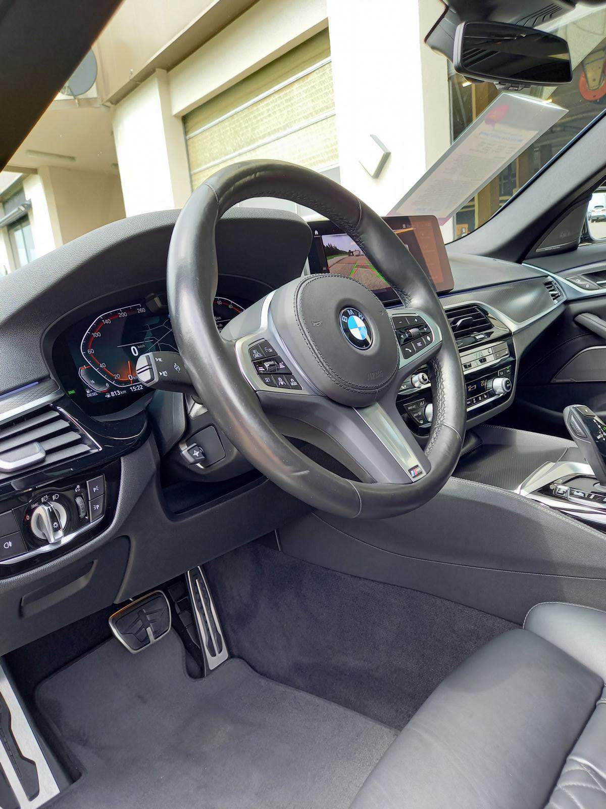 BMW 520d xDrive 48V Touring M Sport Steptronic-image-9