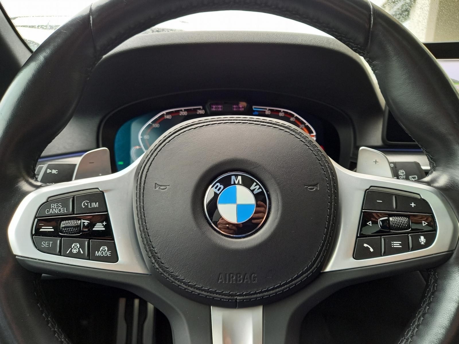 BMW 520d xDrive 48V Touring M Sport Steptronic-image-5