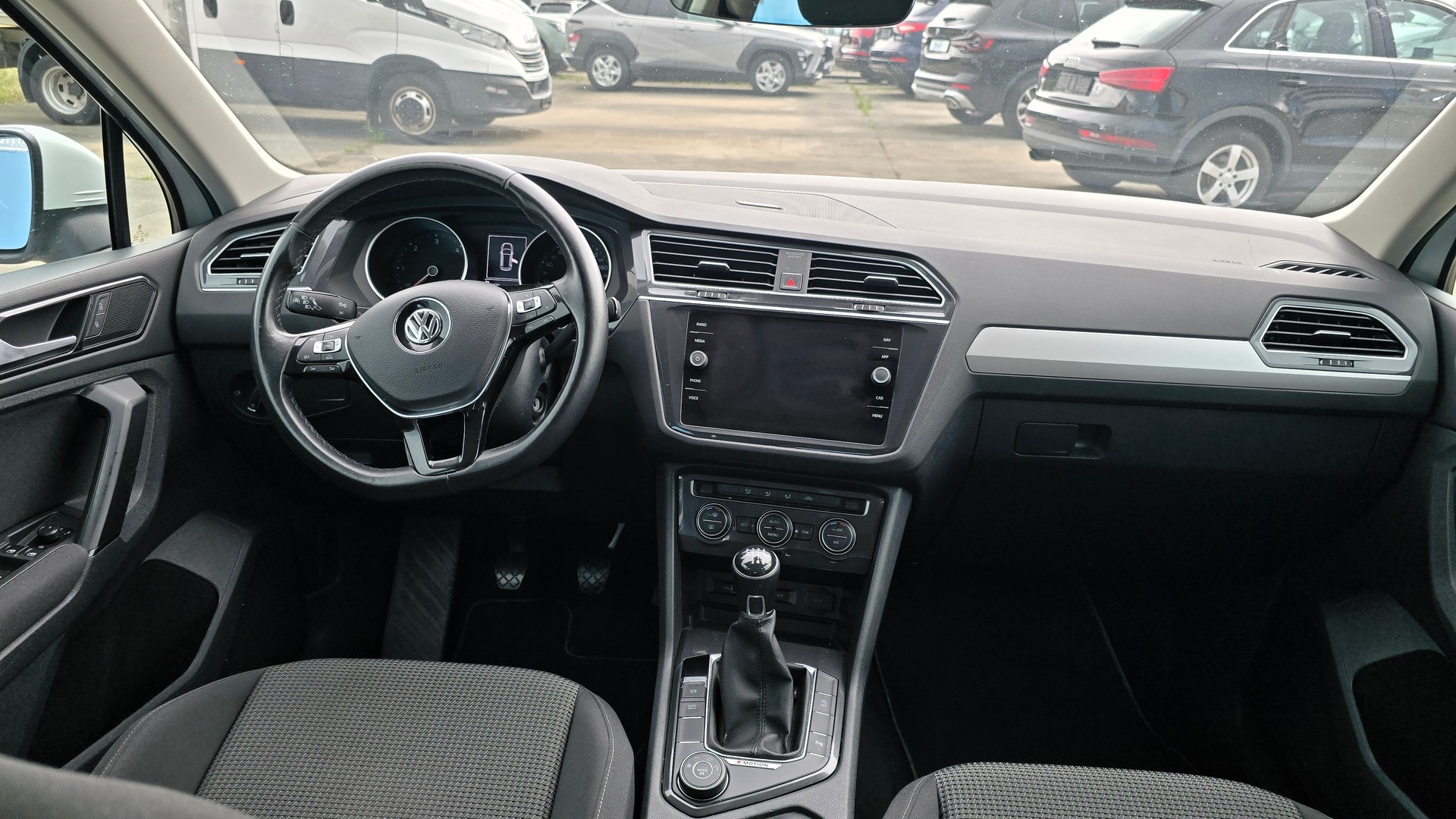 VW Tiguan 2.0 TDI SCR Comfortline 4Motion-image-5