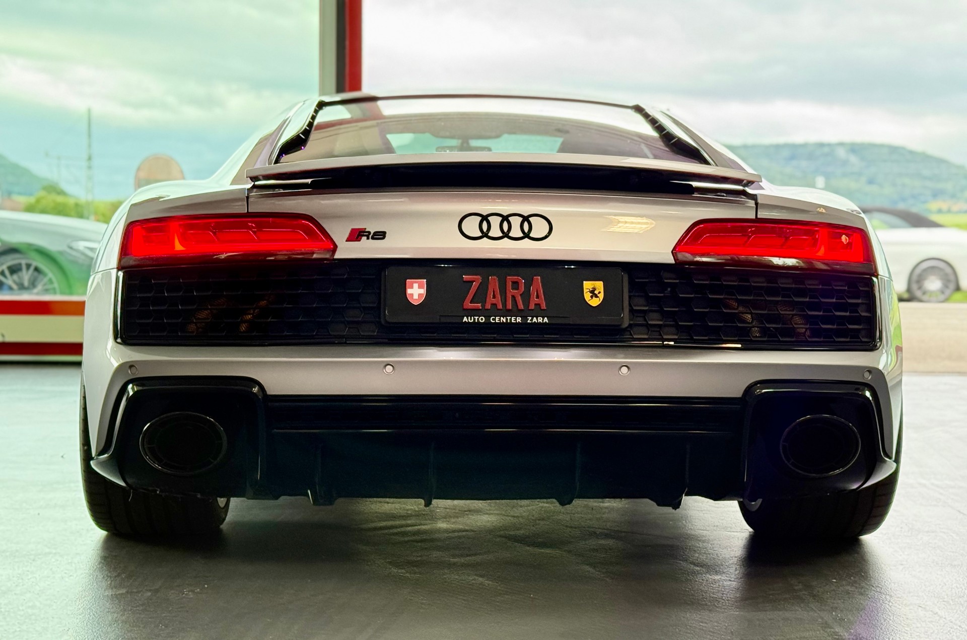 AUDI R8 Coupé S-Tronic-image-15