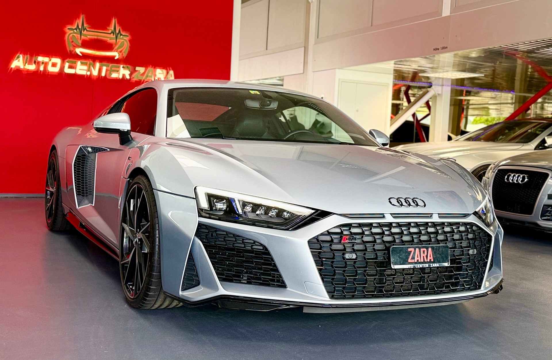 AUDI R8 Coupé S-Tronic-showroom-element-2