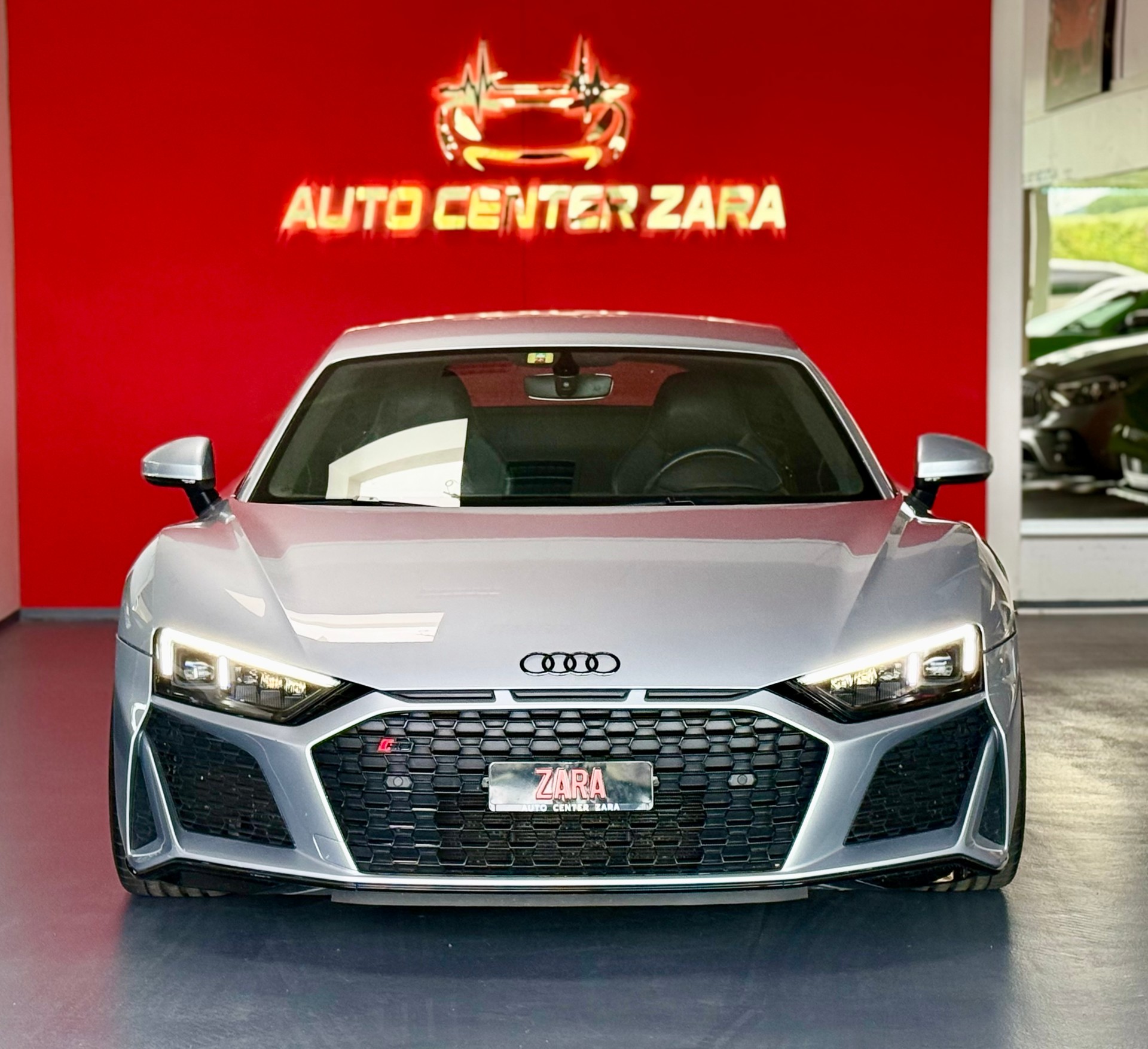 AUDI R8 Coupé S-Tronic-showroom-element-3