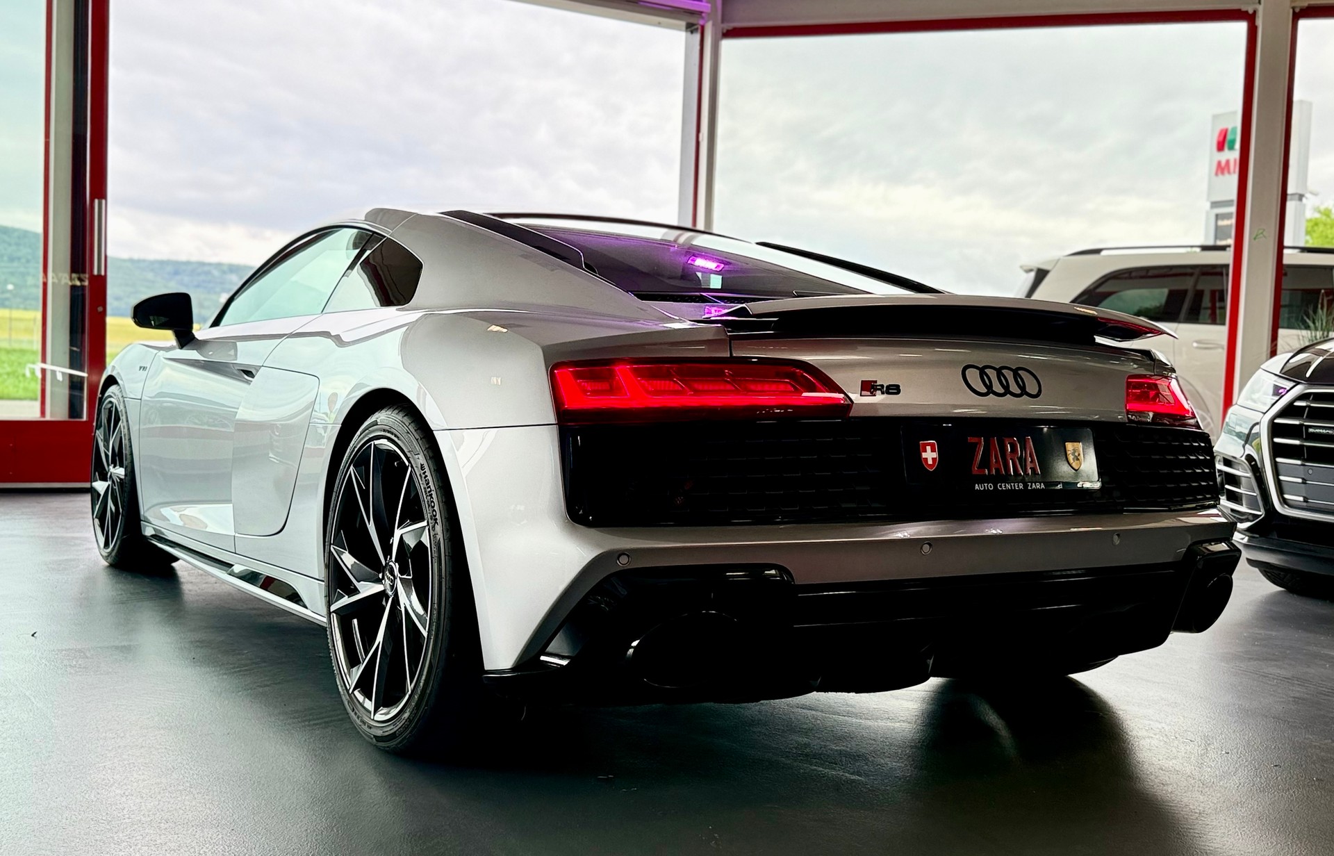 AUDI R8 Coupé S-Tronic-image-10