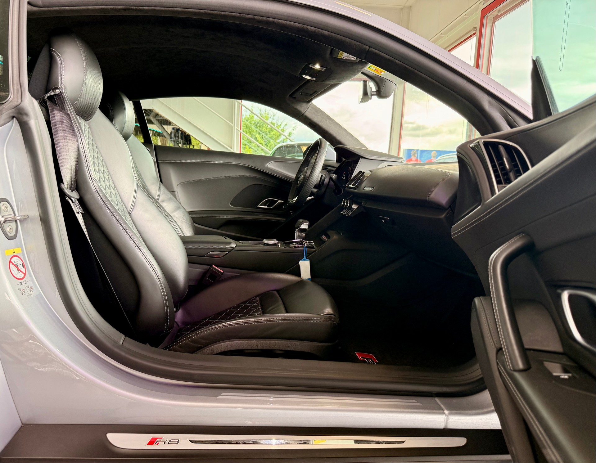 AUDI R8 Coupé S-Tronic-image-20