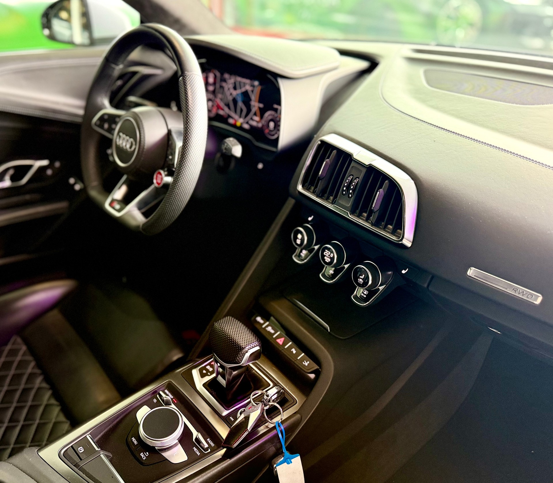 AUDI R8 Coupé S-Tronic-image-22