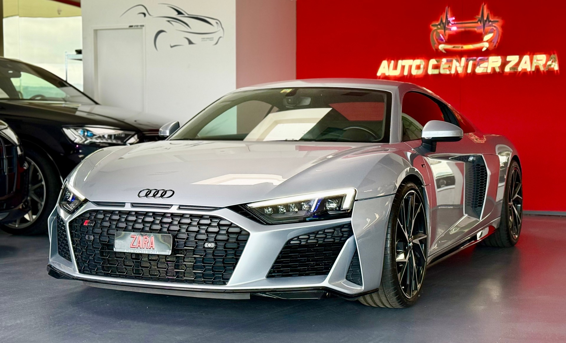 AUDI R8 Coupé S-Tronic-image-6