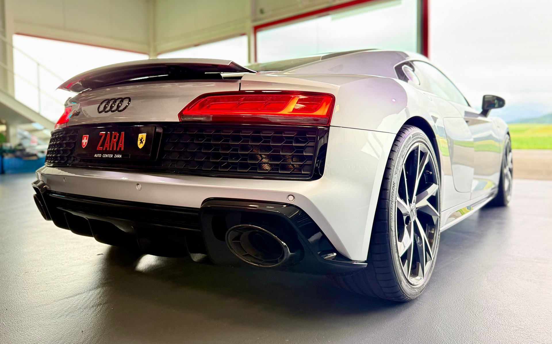 AUDI R8 Coupé S-Tronic-image-14
