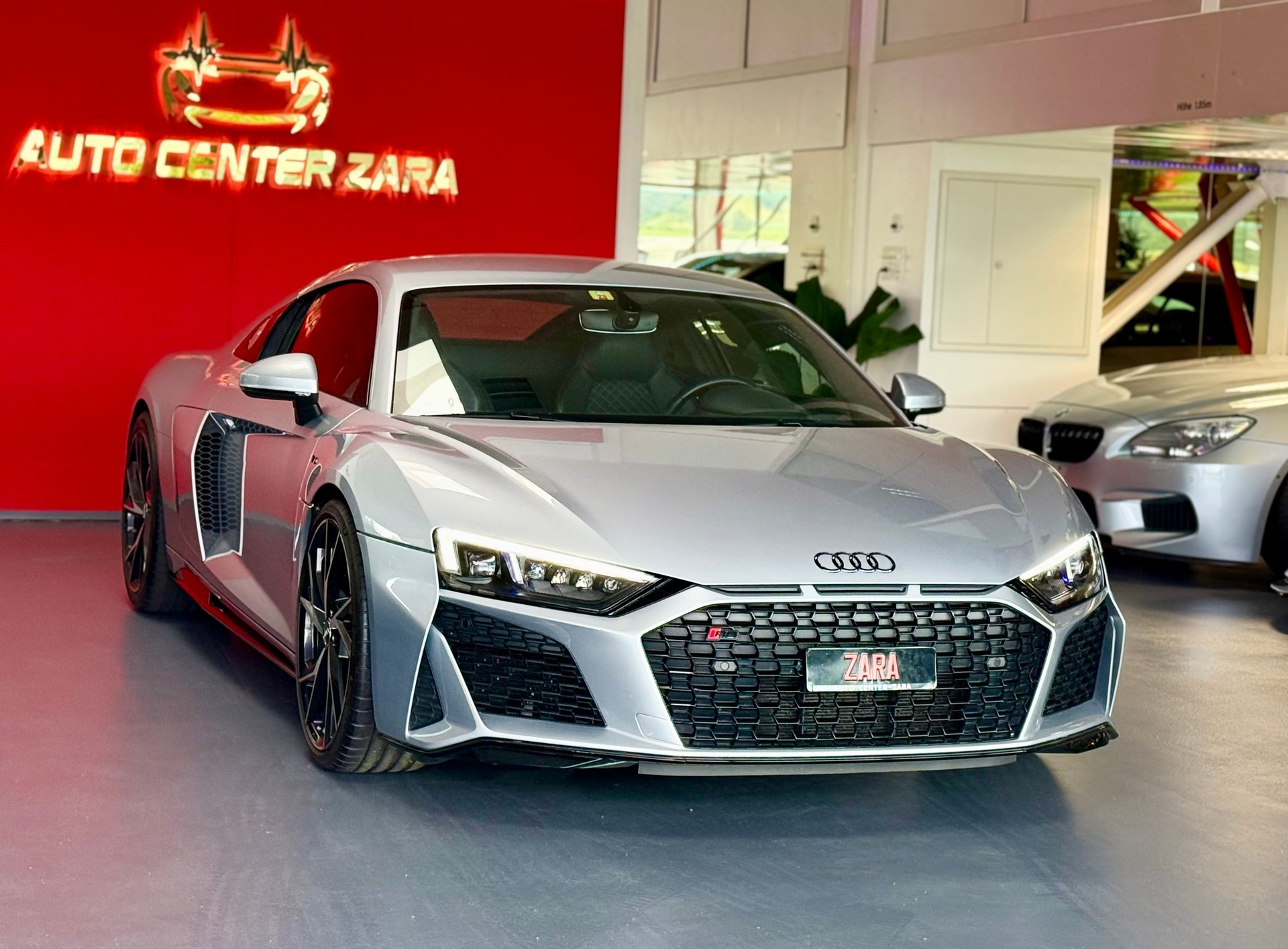 AUDI R8 Coupé S-Tronic-showroom-element-1
