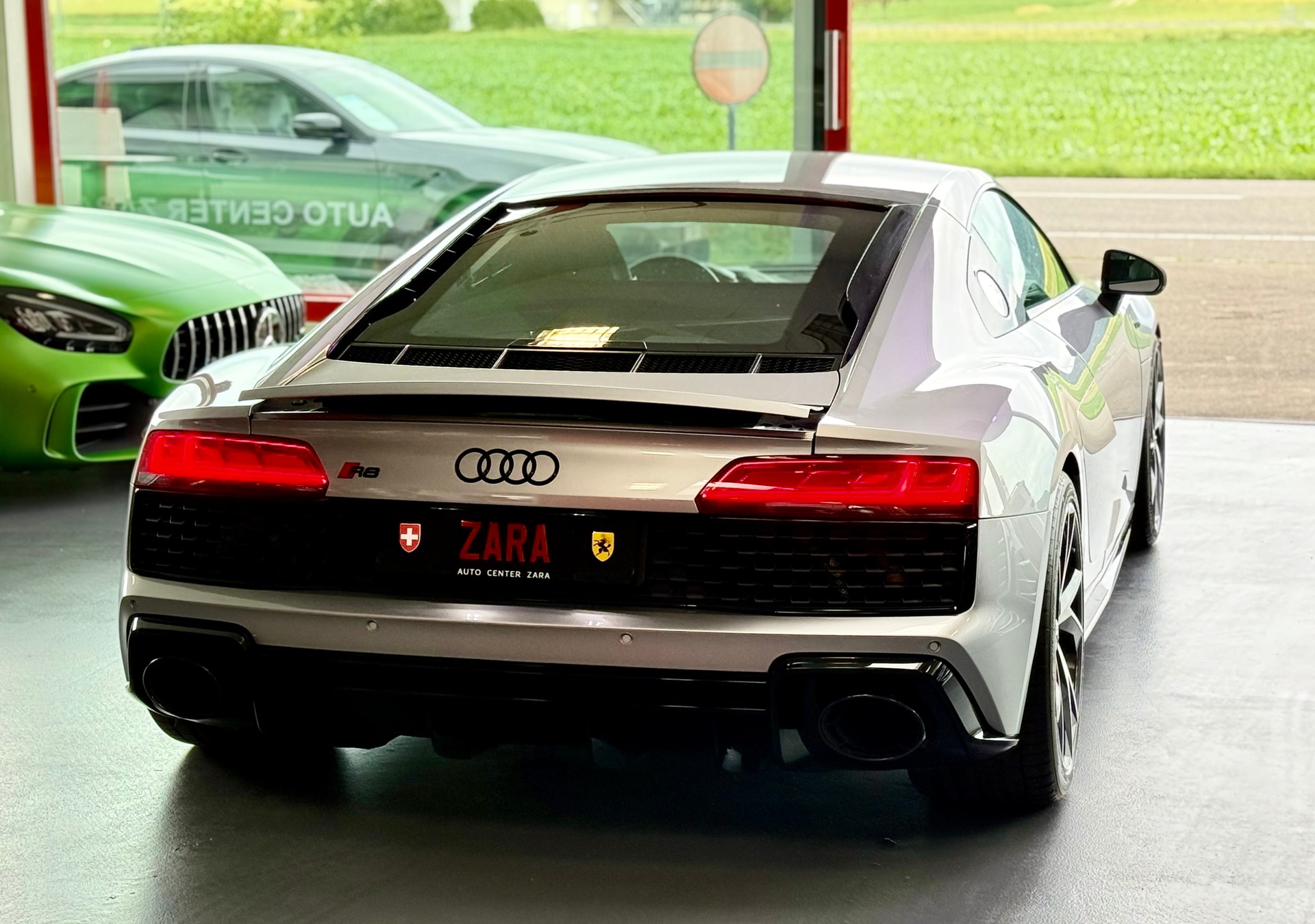 AUDI R8 Coupé S-Tronic-image-12