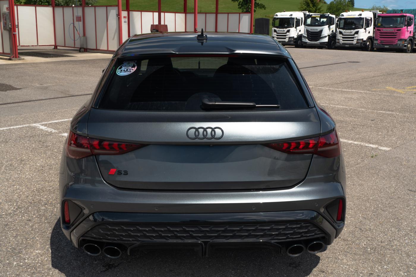 AUDI S3 Sportback 2.0 TFSI quattro S-tronic-showroom-element-2