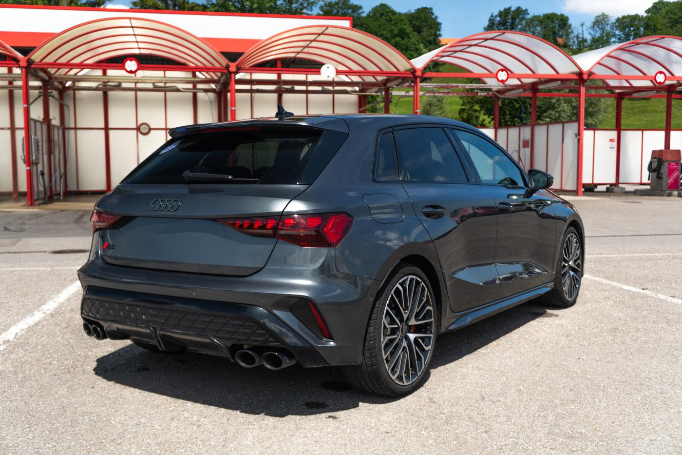 AUDI S3 Sportback 2.0 TFSI quattro S-tronic-showroom-element-3