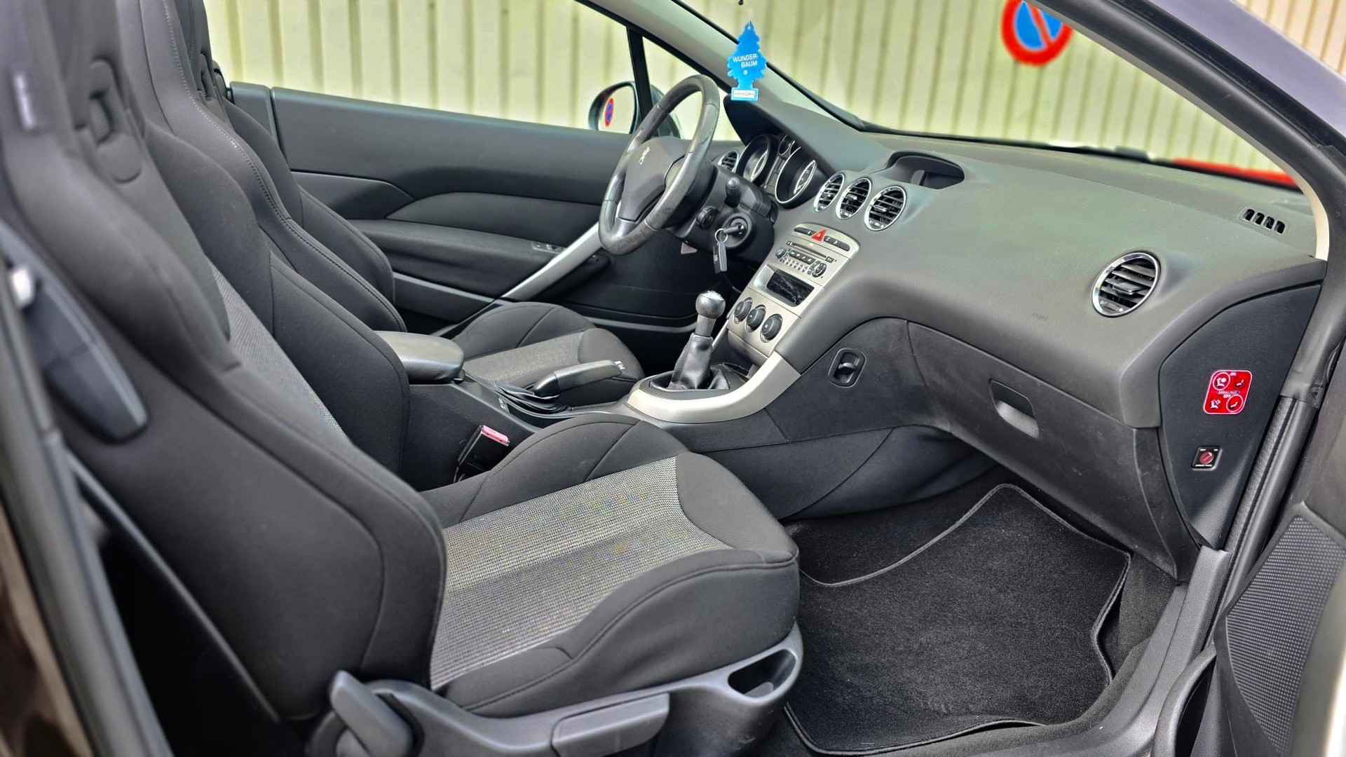 PEUGEOT 308 CC 1.6 16V VTi Sport-image-10