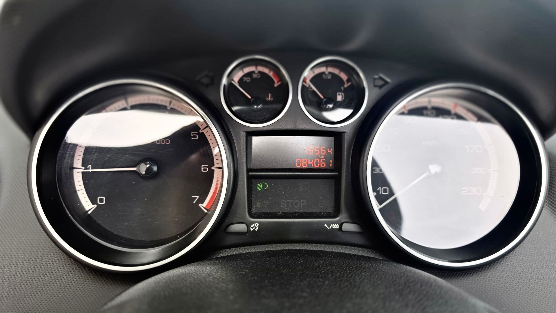 PEUGEOT 308 CC 1.6 16V VTi Sport-image-12