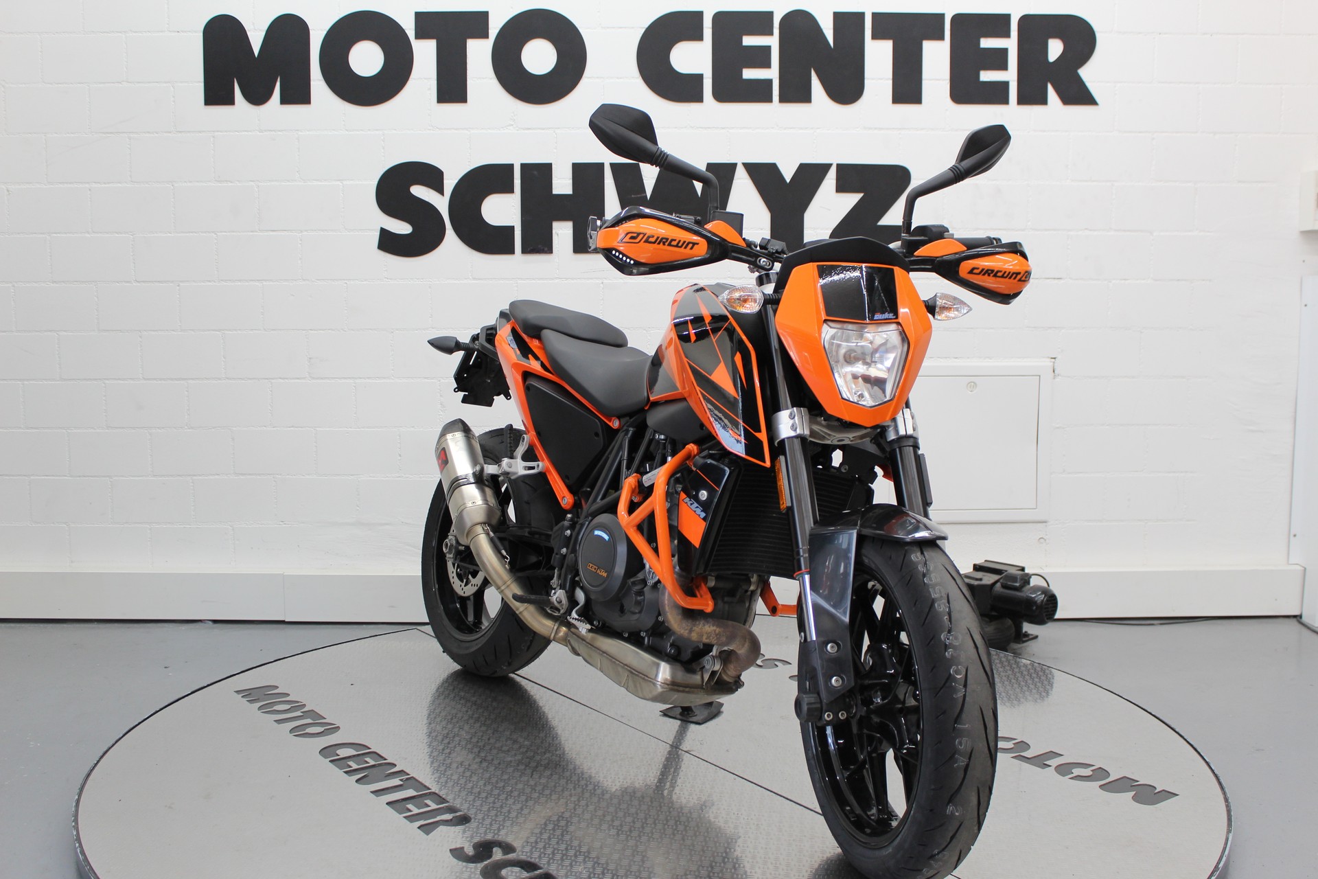KTM 690 Duke ABS-showroom-element-2