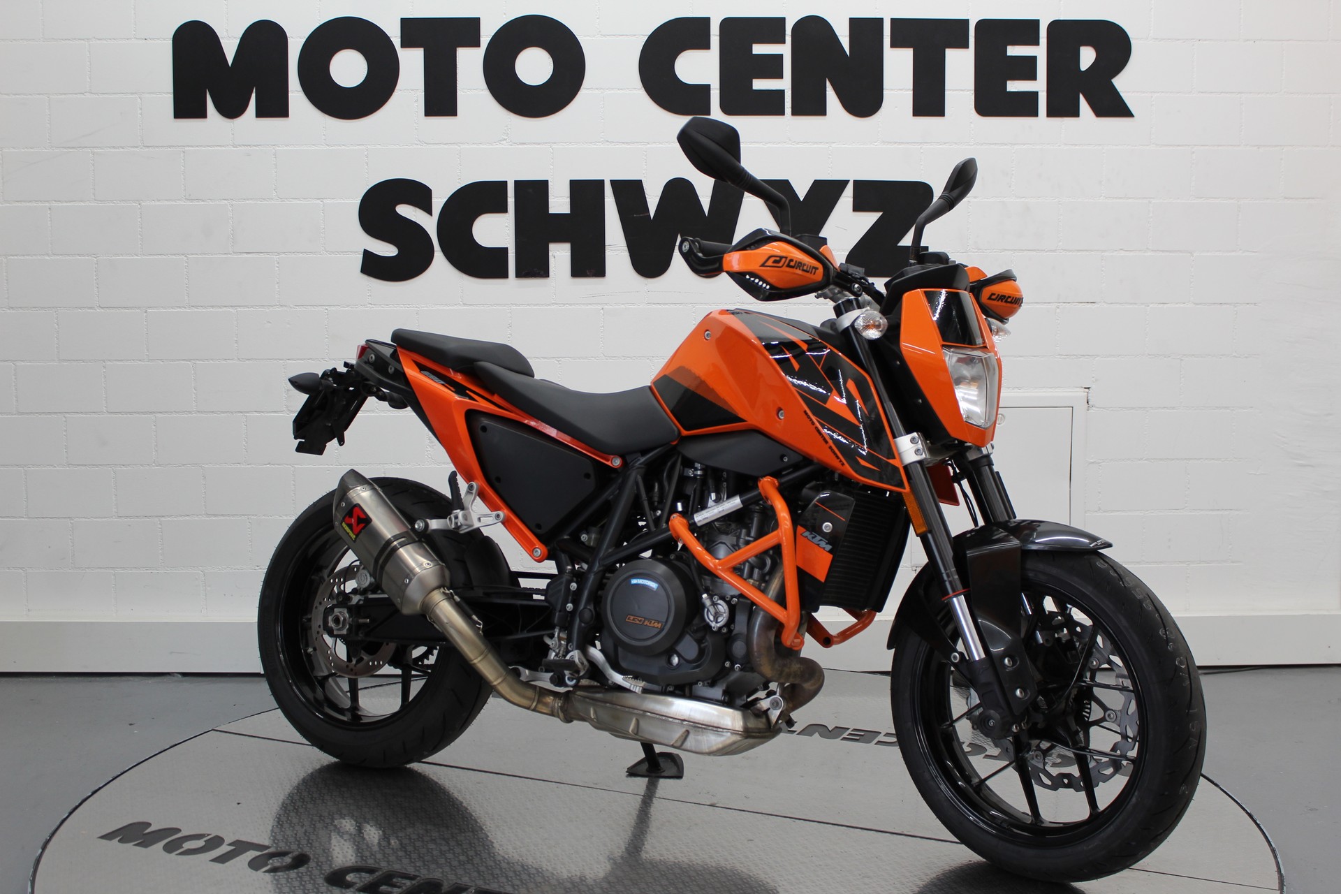 KTM 690 Duke ABS-showroom-element-1