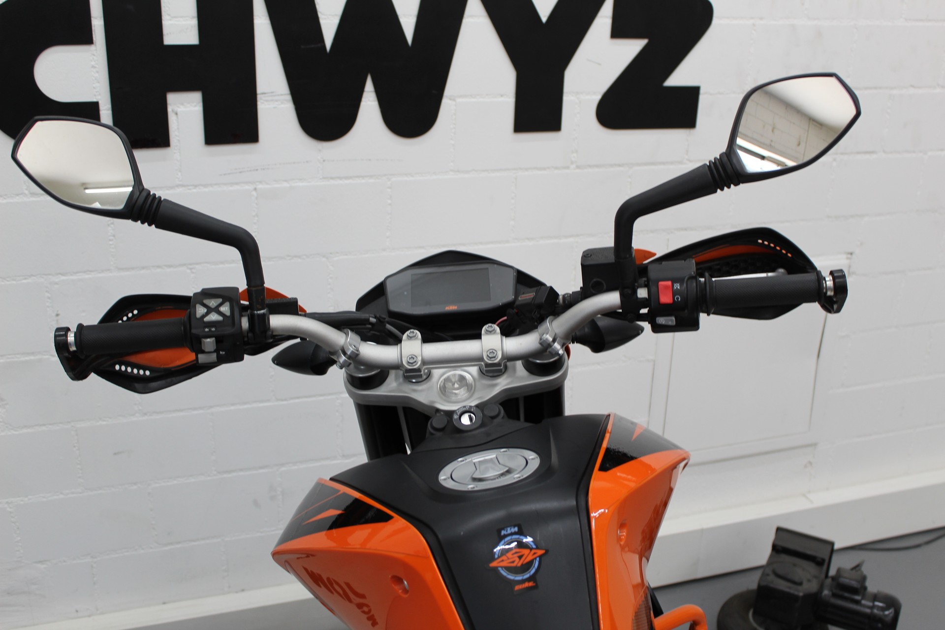 KTM 690 Duke ABS-image-8