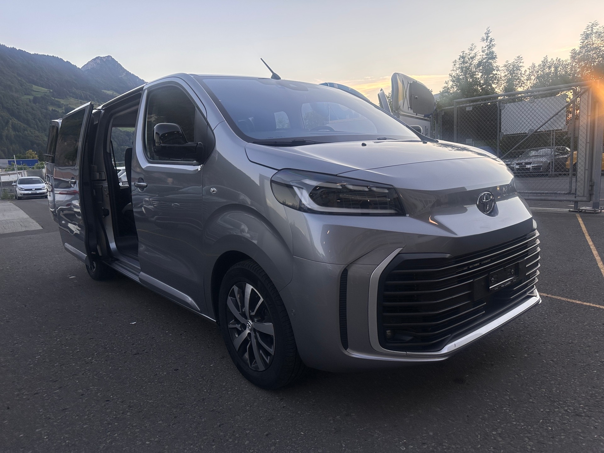 TOYOTA Proace Verso 2.0 D-4D Trend Long Aut. **SITZ-LENKRADHEIZUNG, **SPUR ASSISTENT,TEMPOMAT** DACH KLIMA FÜR FAHR GÄSTE***