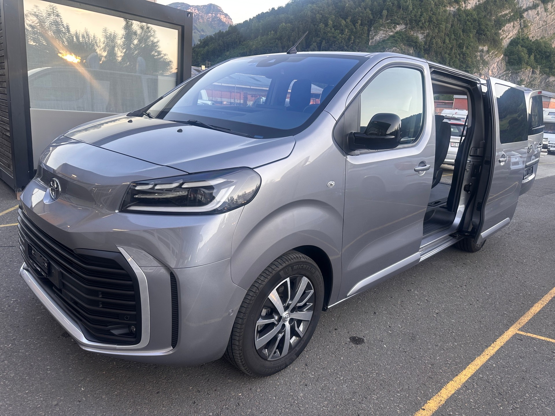 TOYOTA Proace Verso 2.0 D-4D Trend Long Aut. **SITZ-LENKRADHEIZUNG, **SPUR ASSISTENT,TEMPOMAT** DACH KLIMA FÜR FAHR GÄSTE***-image-2