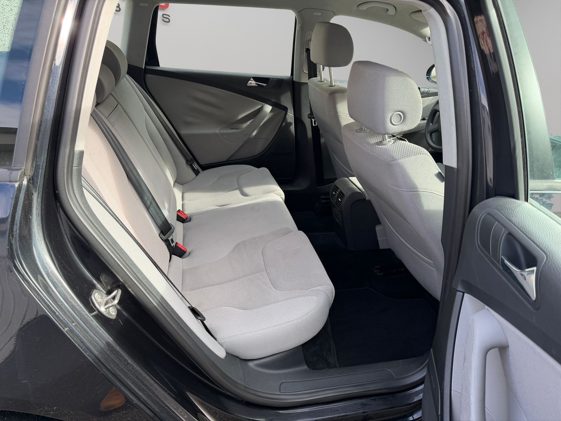 VW Passat Variant 2.0 TDI Comfortline DSG-image-12