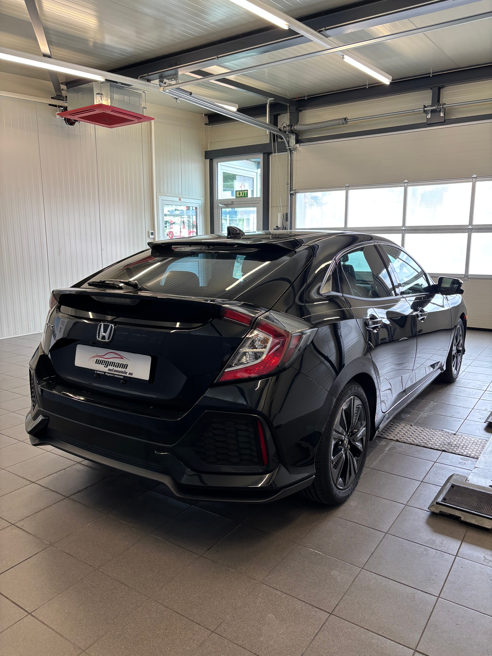 HONDA Civic 1.5 VTEC Sport CVT-showroom-element-3