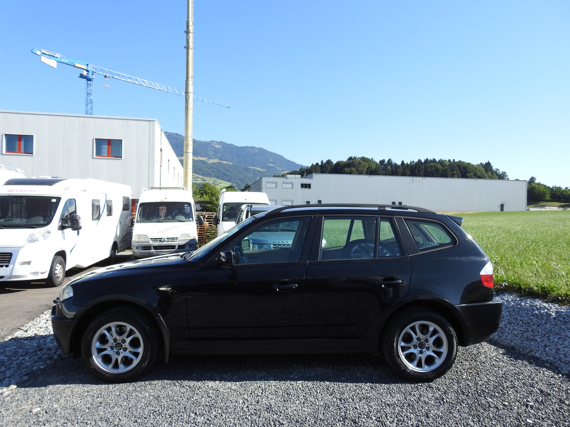 BMW X3 3.0i-showroom-element-2