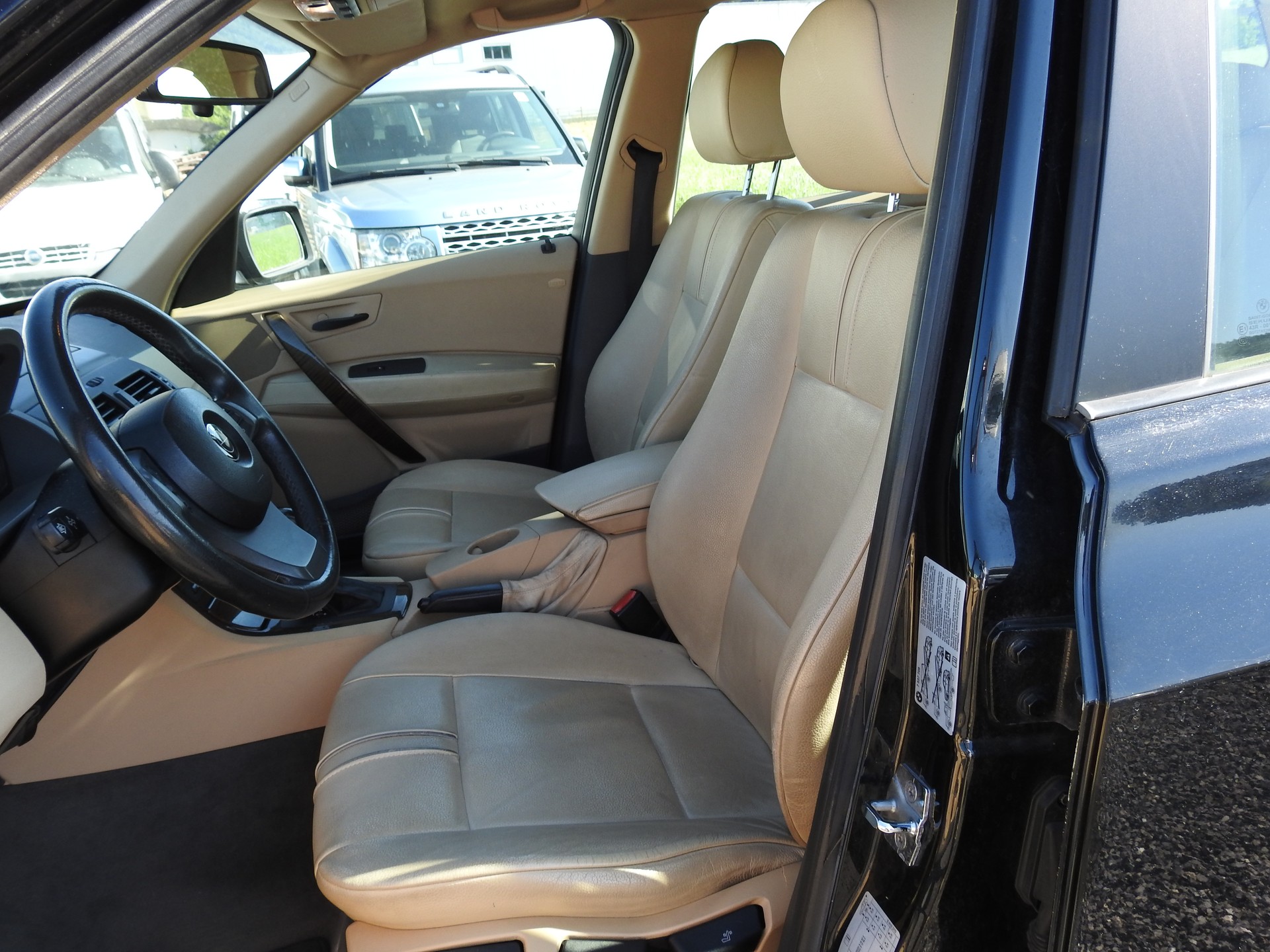 BMW X3 3.0i-image-12