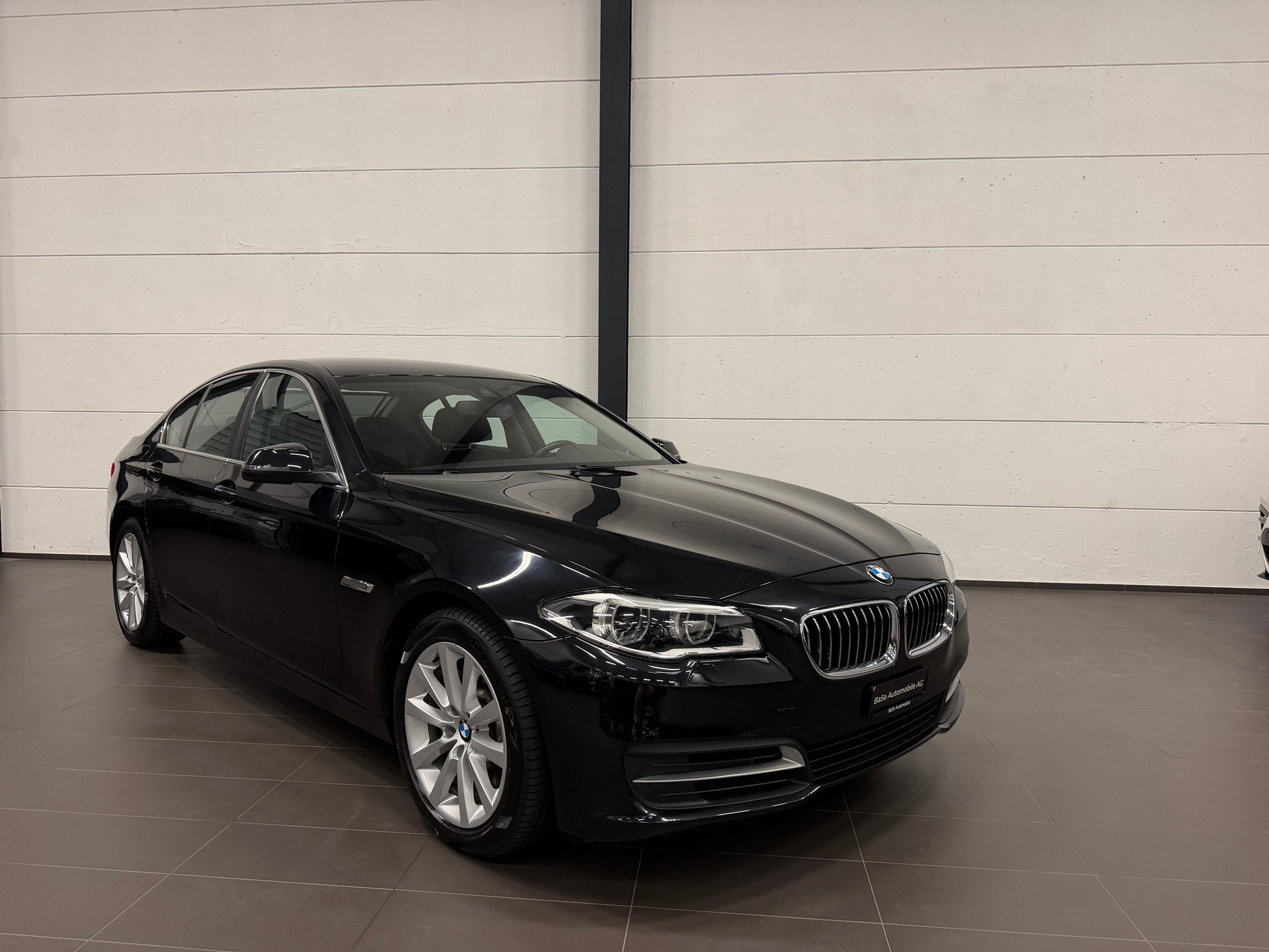 BMW 525d xDrive Steptronic-showroom-element-1