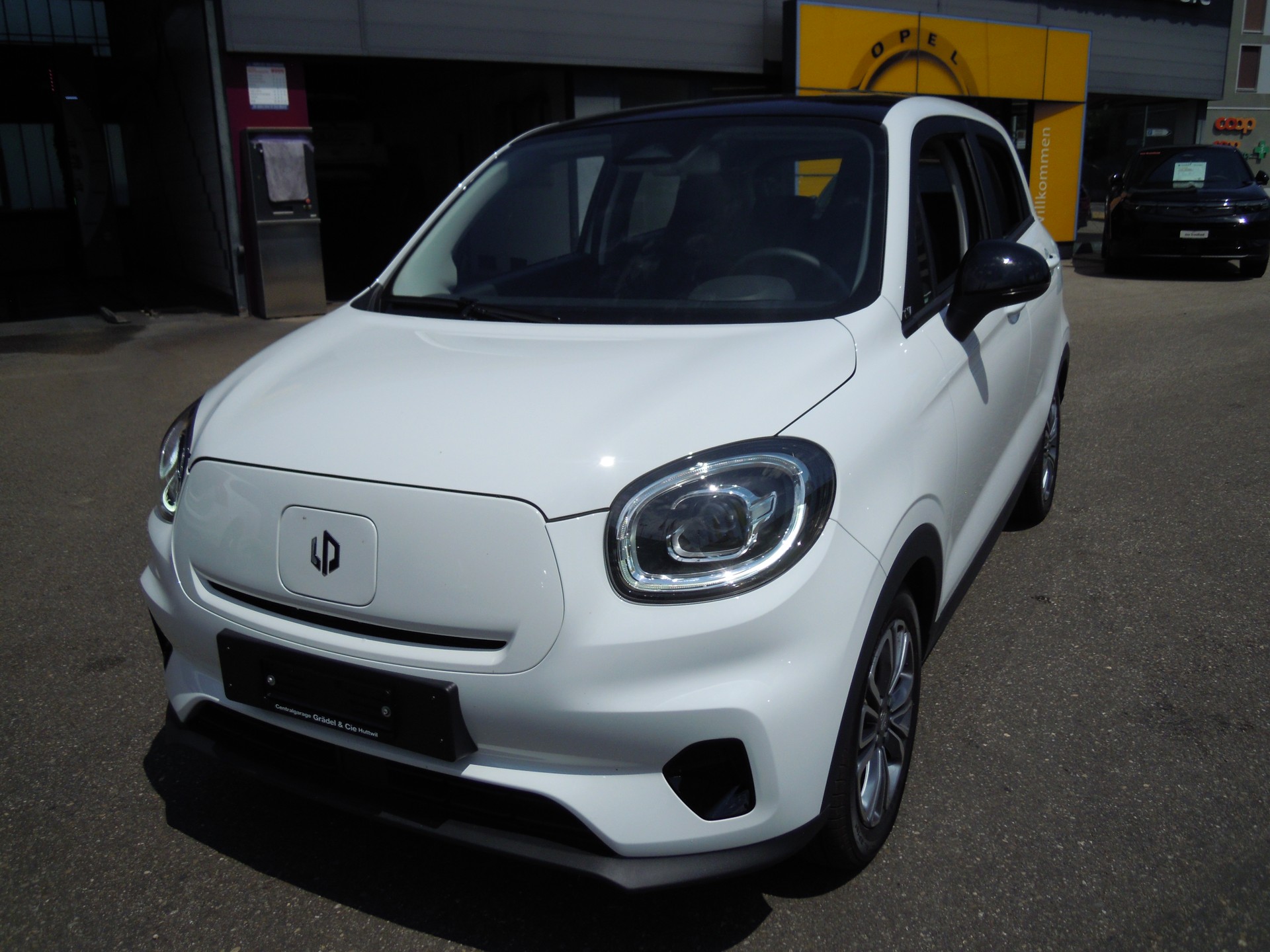 LEAPMOTOR T03 37kWh-showroom-element-2
