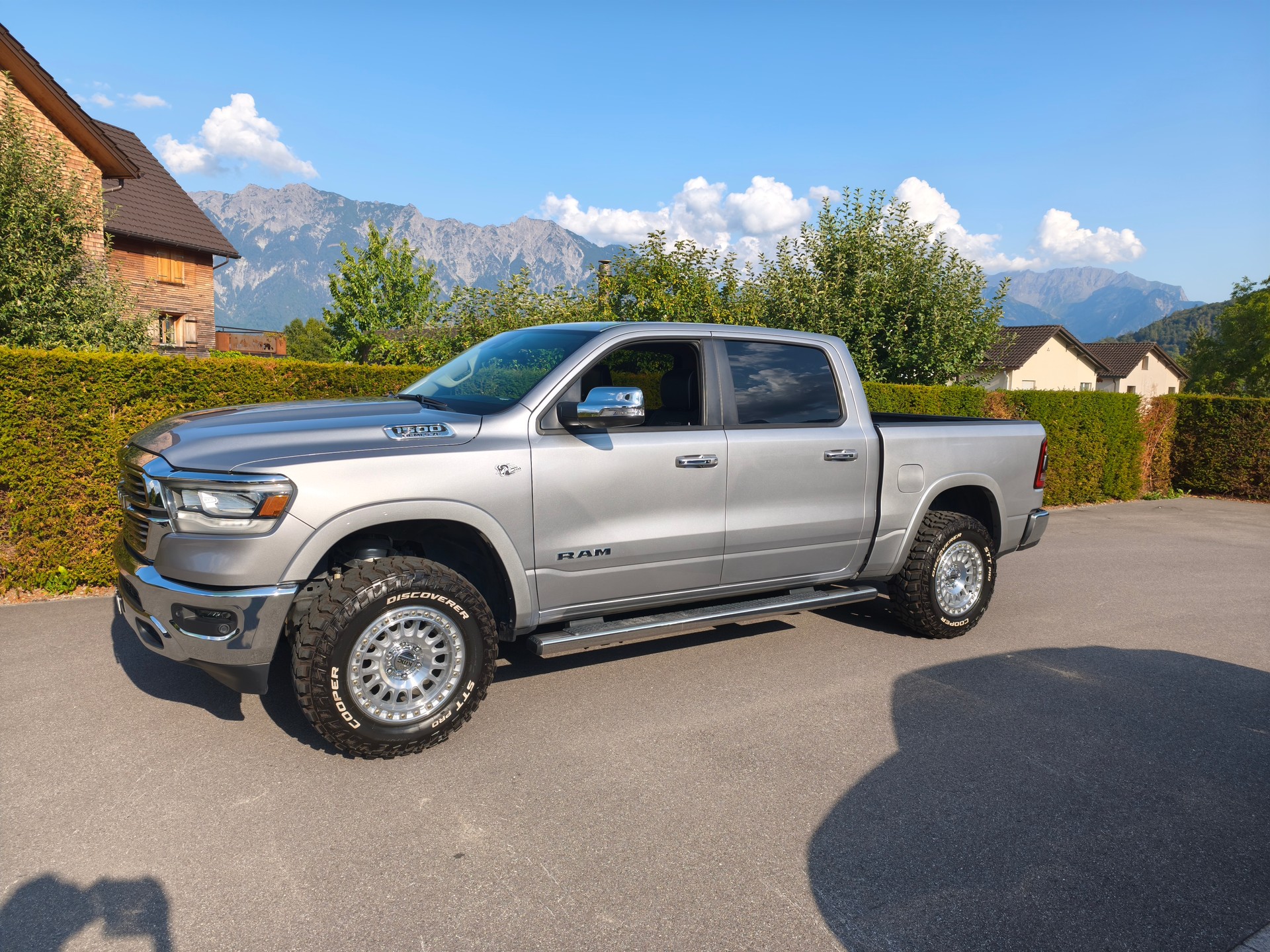 DODGE 1500 Crew Cab Laramie Special Edition-image-2