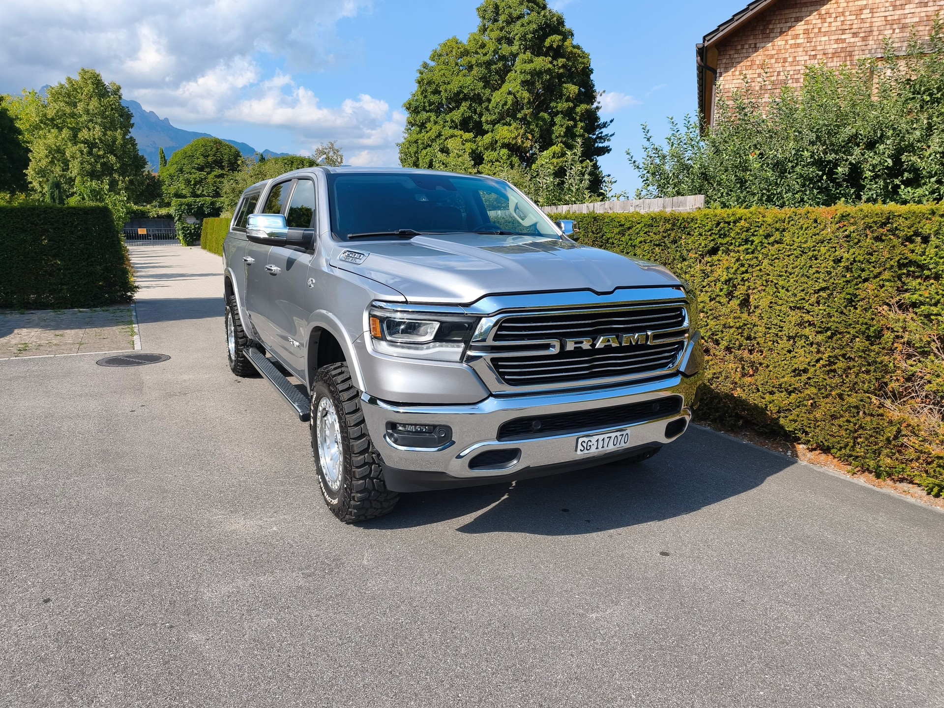 DODGE 1500 Crew Cab Laramie Special Edition-image-5