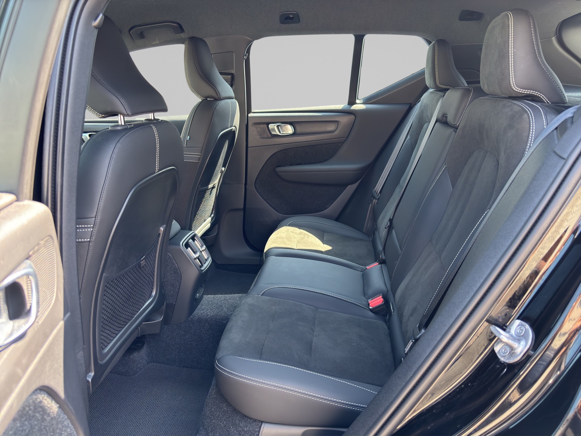 VOLVO XC40 P8 Twin Plus AWD-image-12