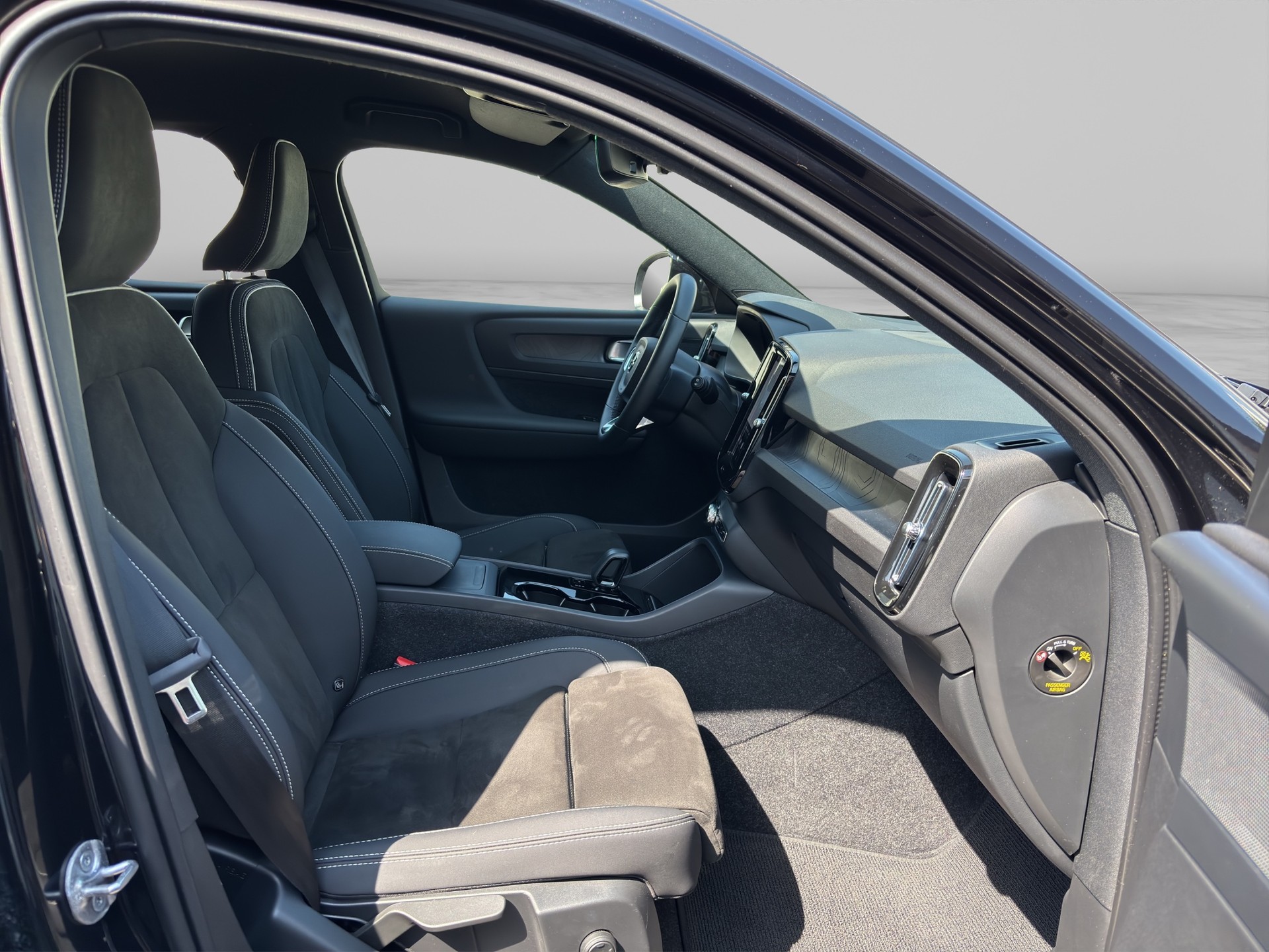 VOLVO XC40 P8 Twin Plus AWD-image-14