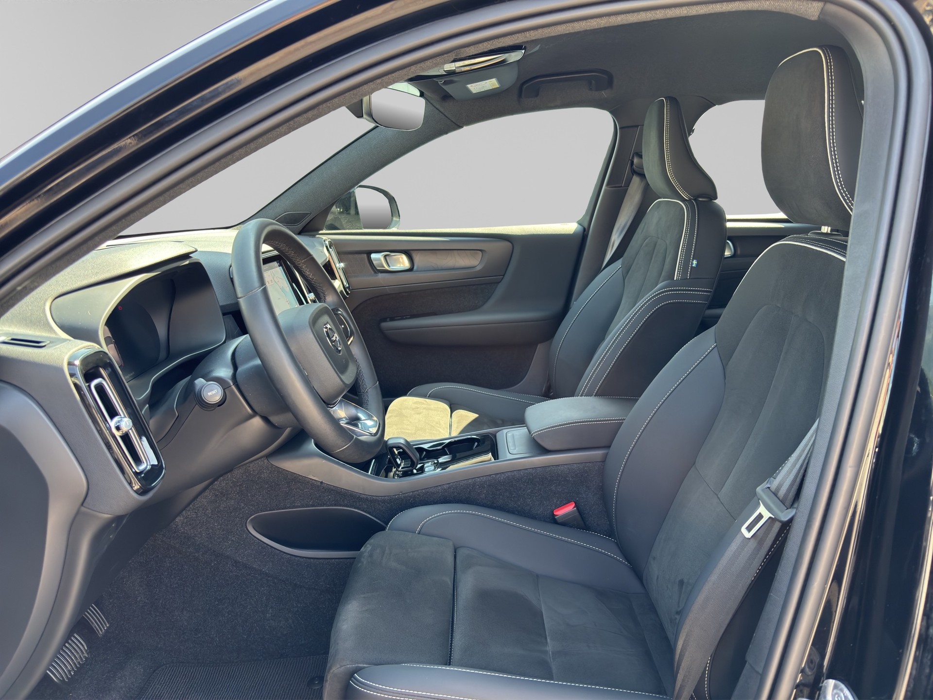 VOLVO XC40 P8 Twin Plus AWD-image-9