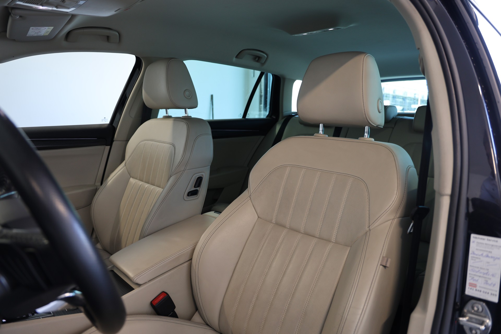 SKODA Superb Combi 2.0 TDI Style DSG-image-6