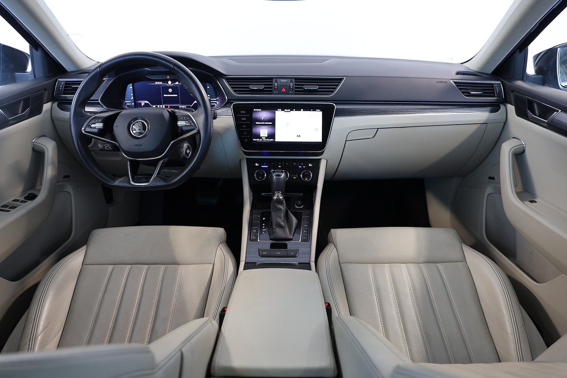 SKODA Superb Combi 2.0 TDI Style DSG-image-8