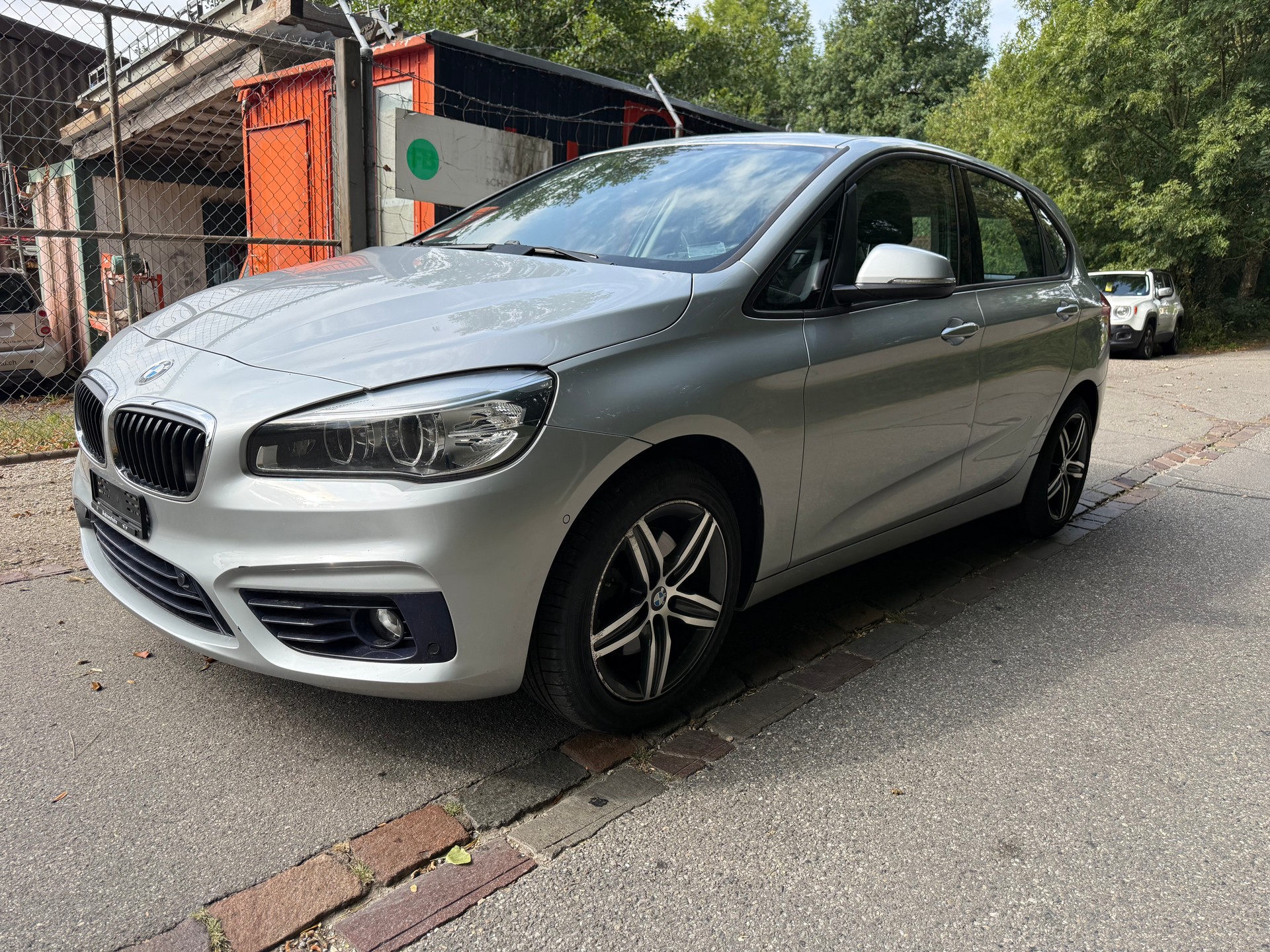 BMW 220i Active Tourer Sport Line Steptronic-showroom-element-2
