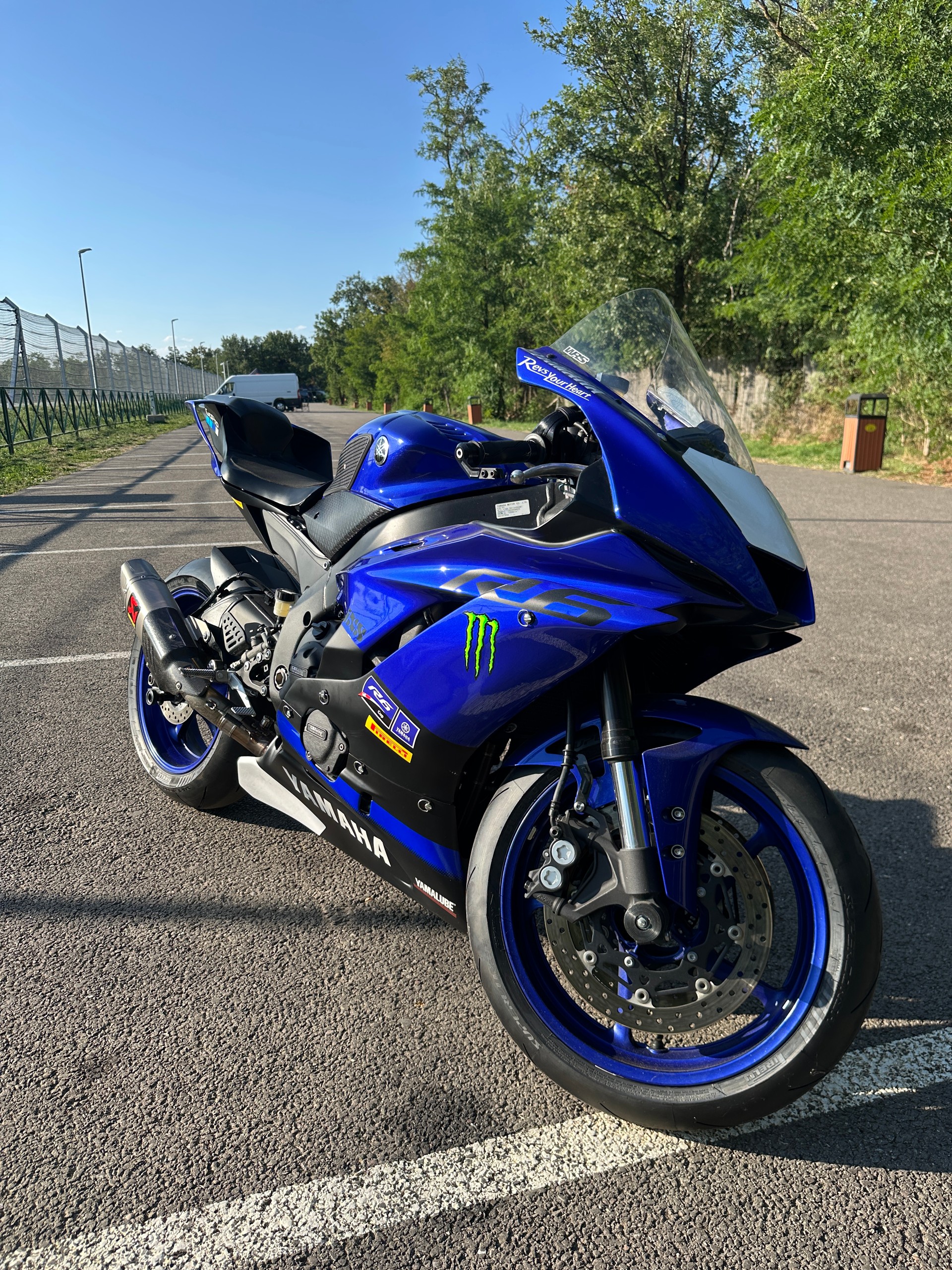 YAMAHA YZF-R6-image-1