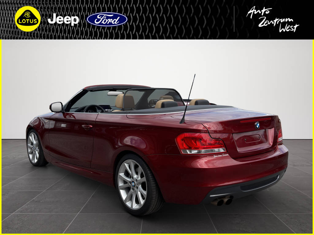 BMW 135i Cabrio-showroom-element-2