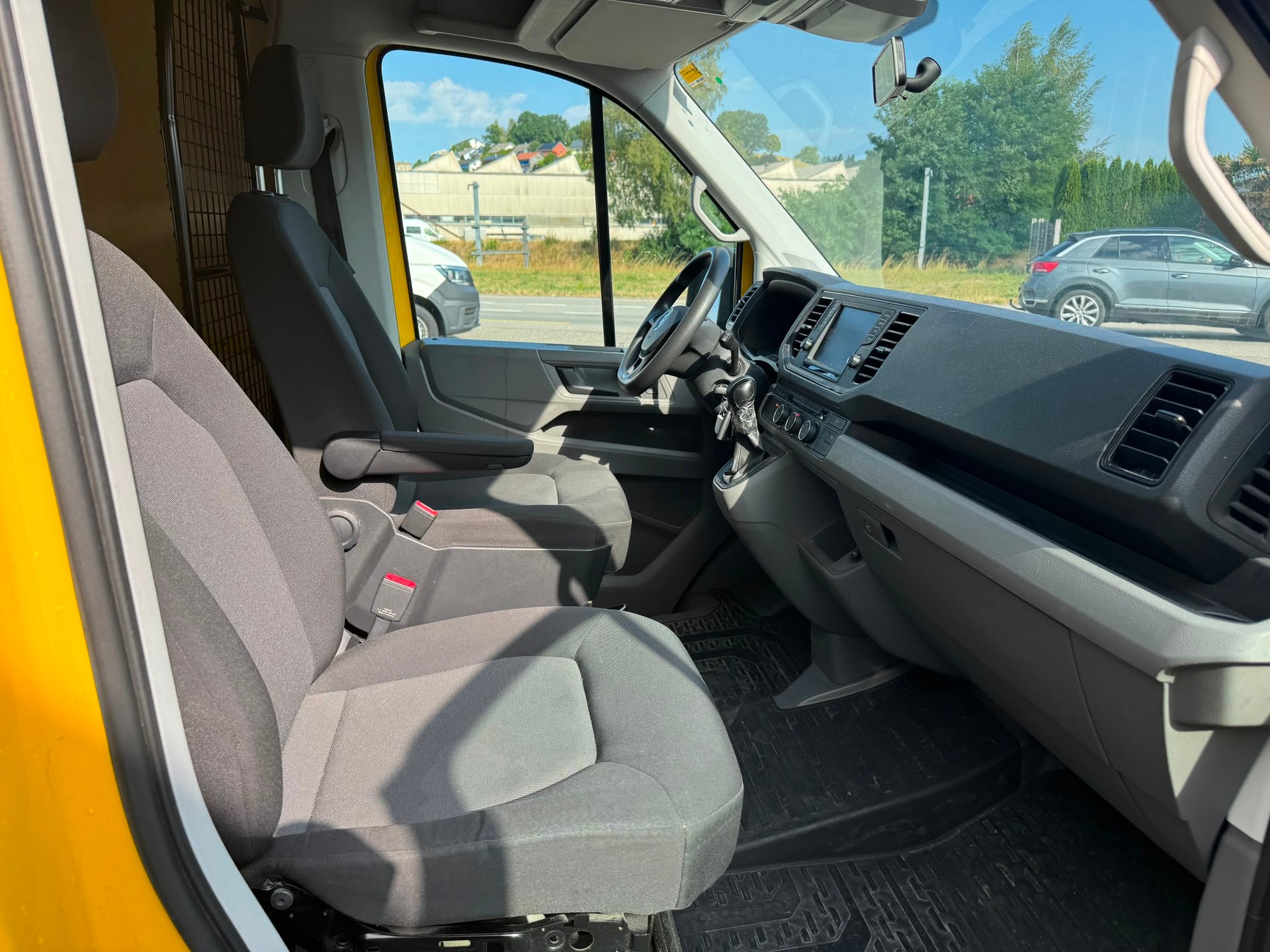 VW Crafter 35 2.0 TDI L3 mit Hochdach Automat-image-6