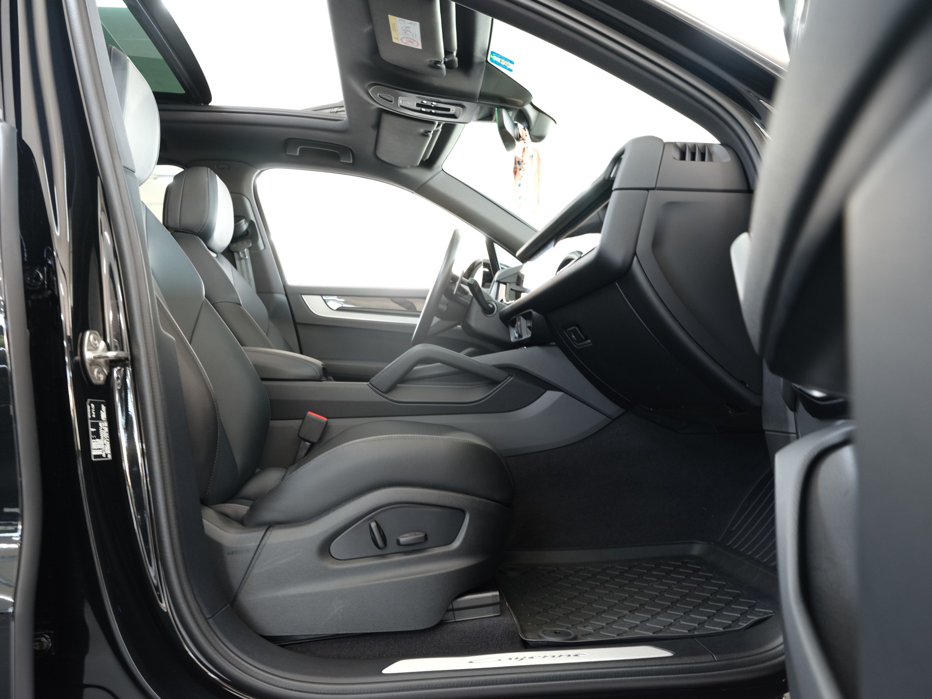 PORSCHE Cayenne Tiptronic *Panorama* *Porsche Aproved*-image-28