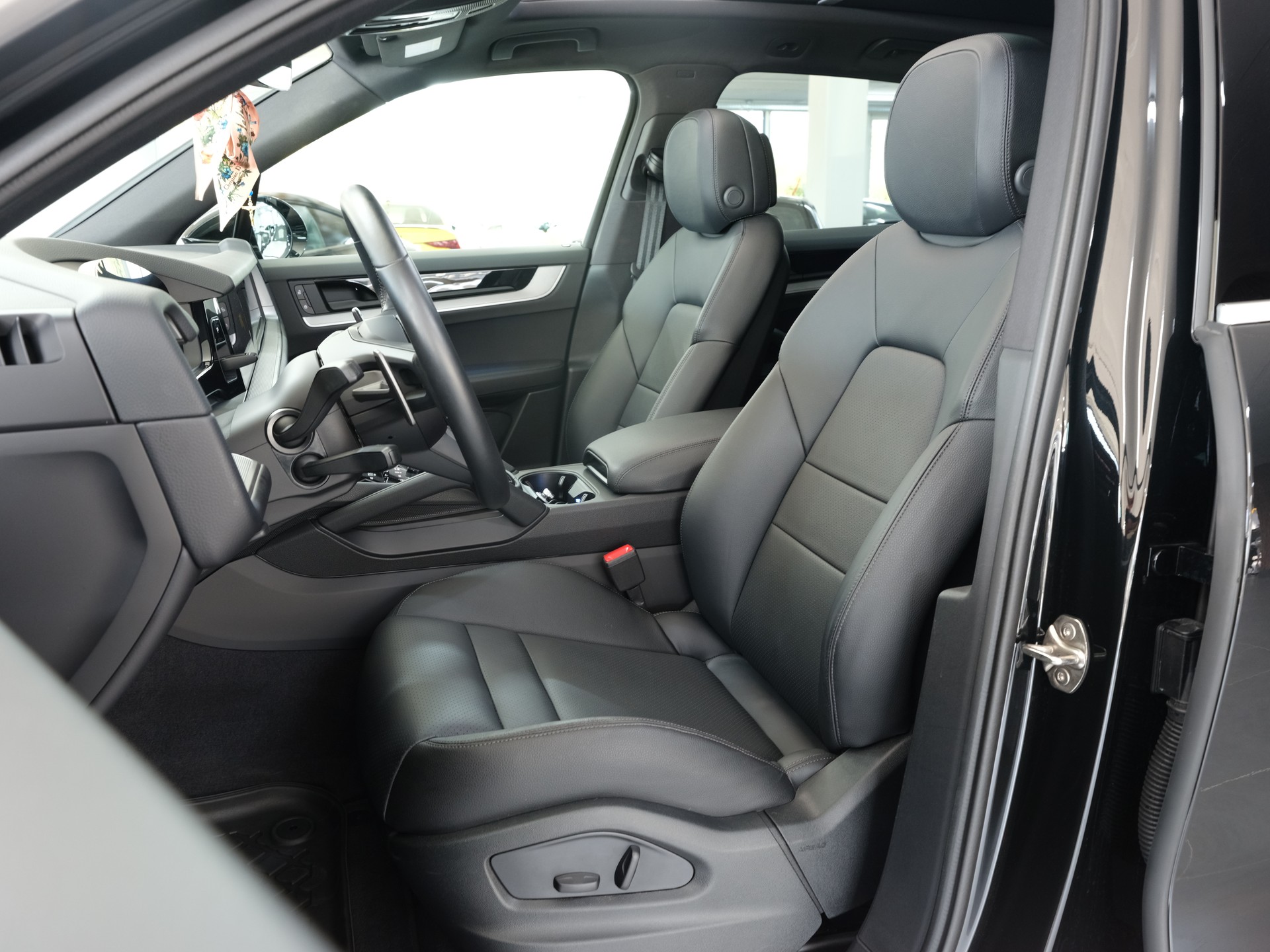 PORSCHE Cayenne Tiptronic *Panorama* *Porsche Aproved*-image-23