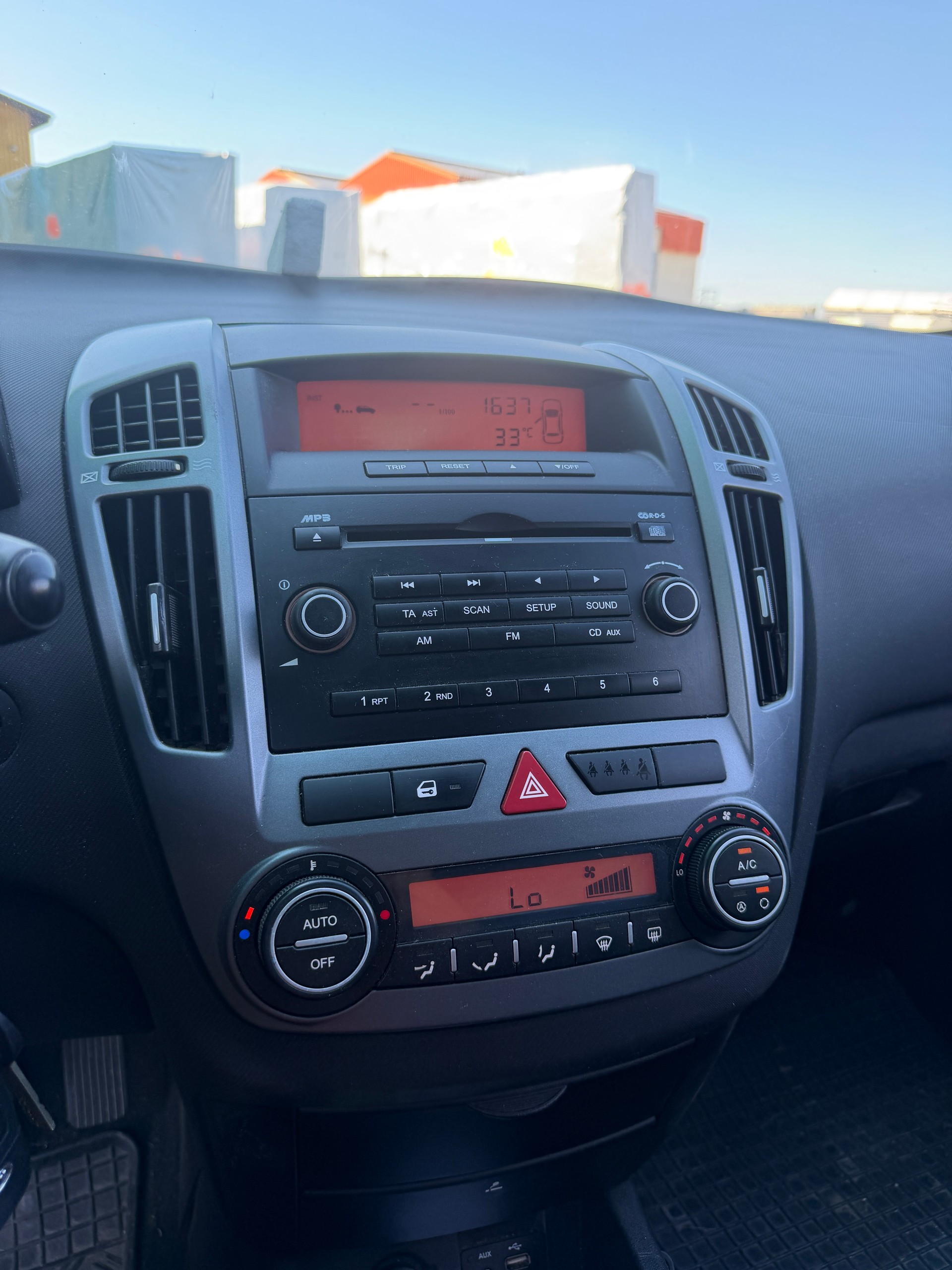 KIA Cee'd 1.6 CRDi Style-image-10