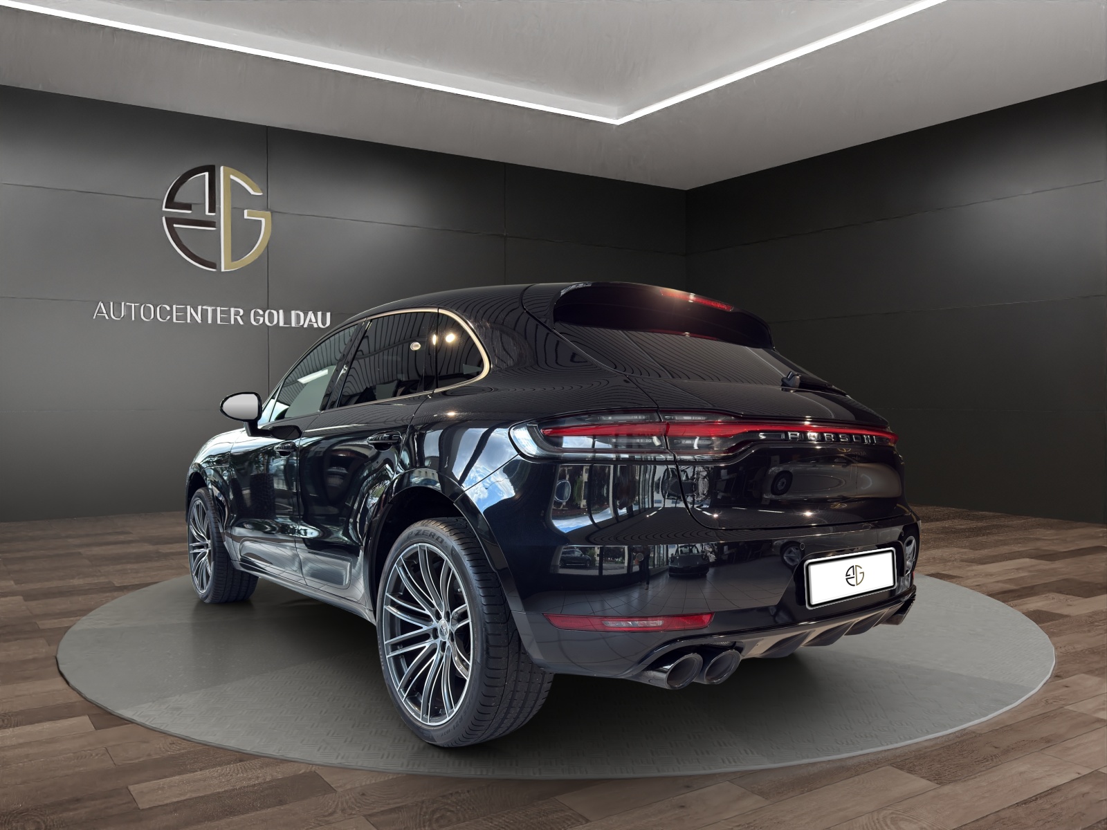 PORSCHE Macan PDK-showroom-element-1