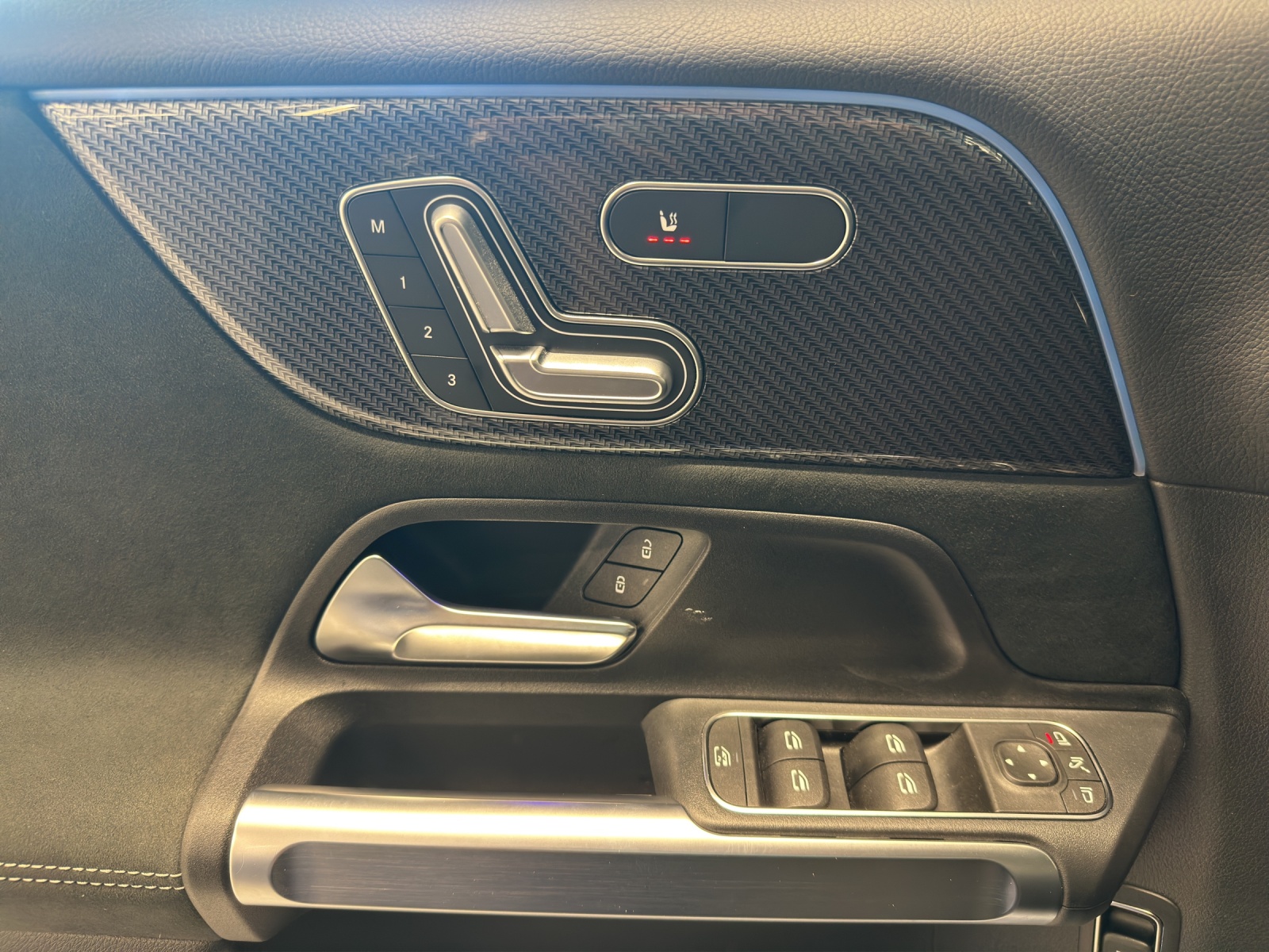 MERCEDES-BENZ GLB 220 4Matic 8G-Tronic-image-12