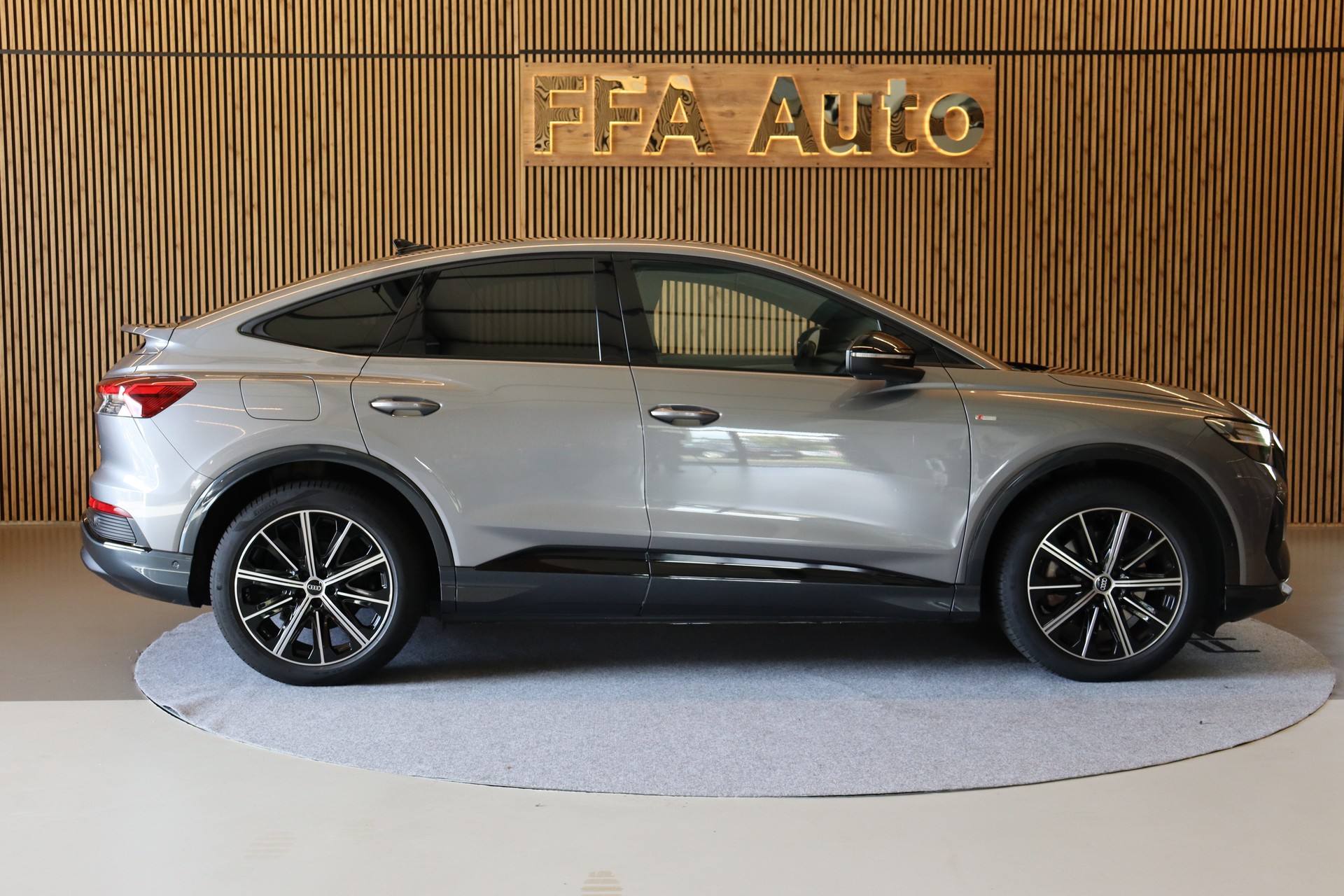 AUDI Q4 e-tron Sportback 45 quattro S Line-showroom-element-3